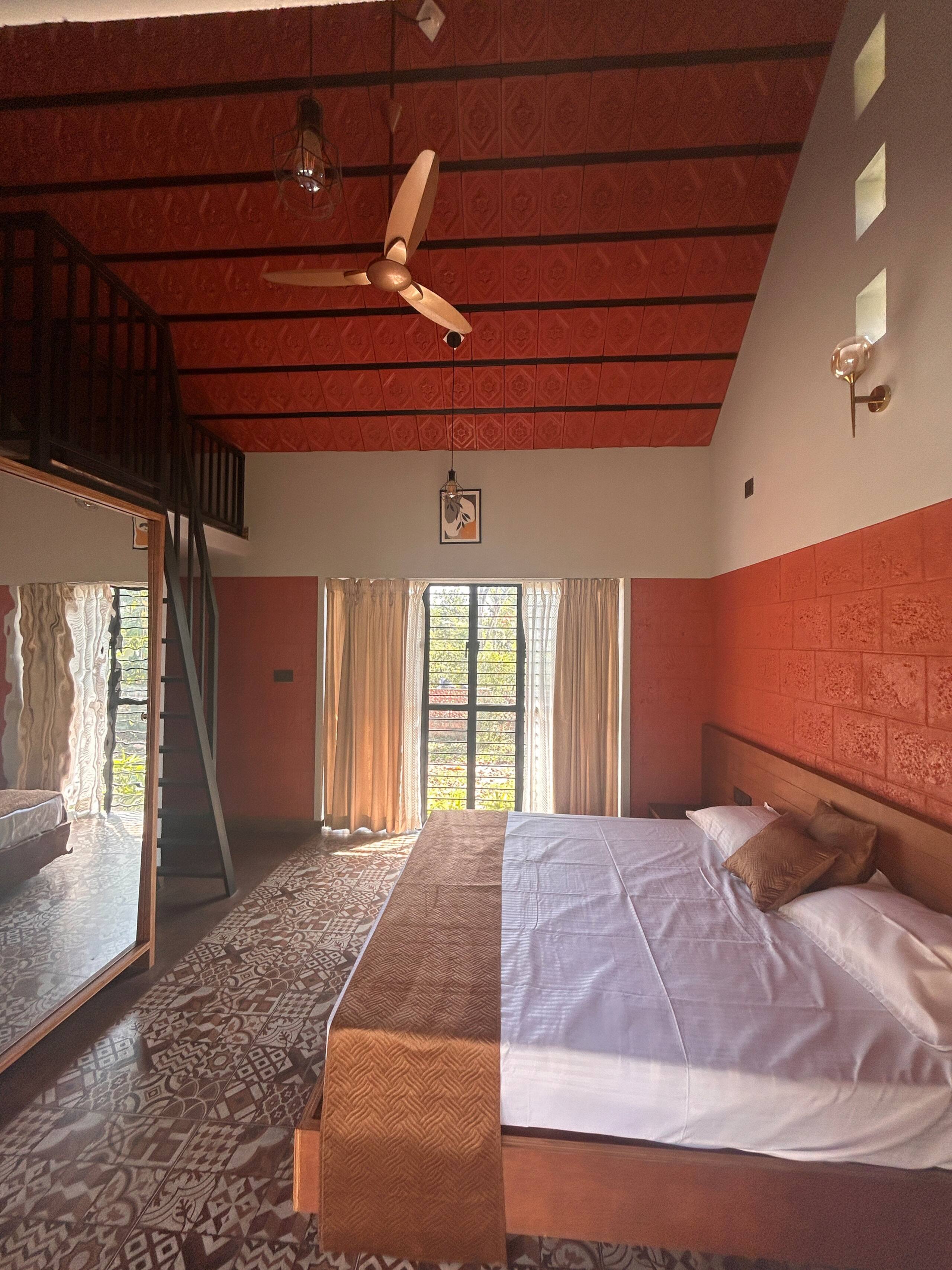 The Lantern -Service Villa. 10