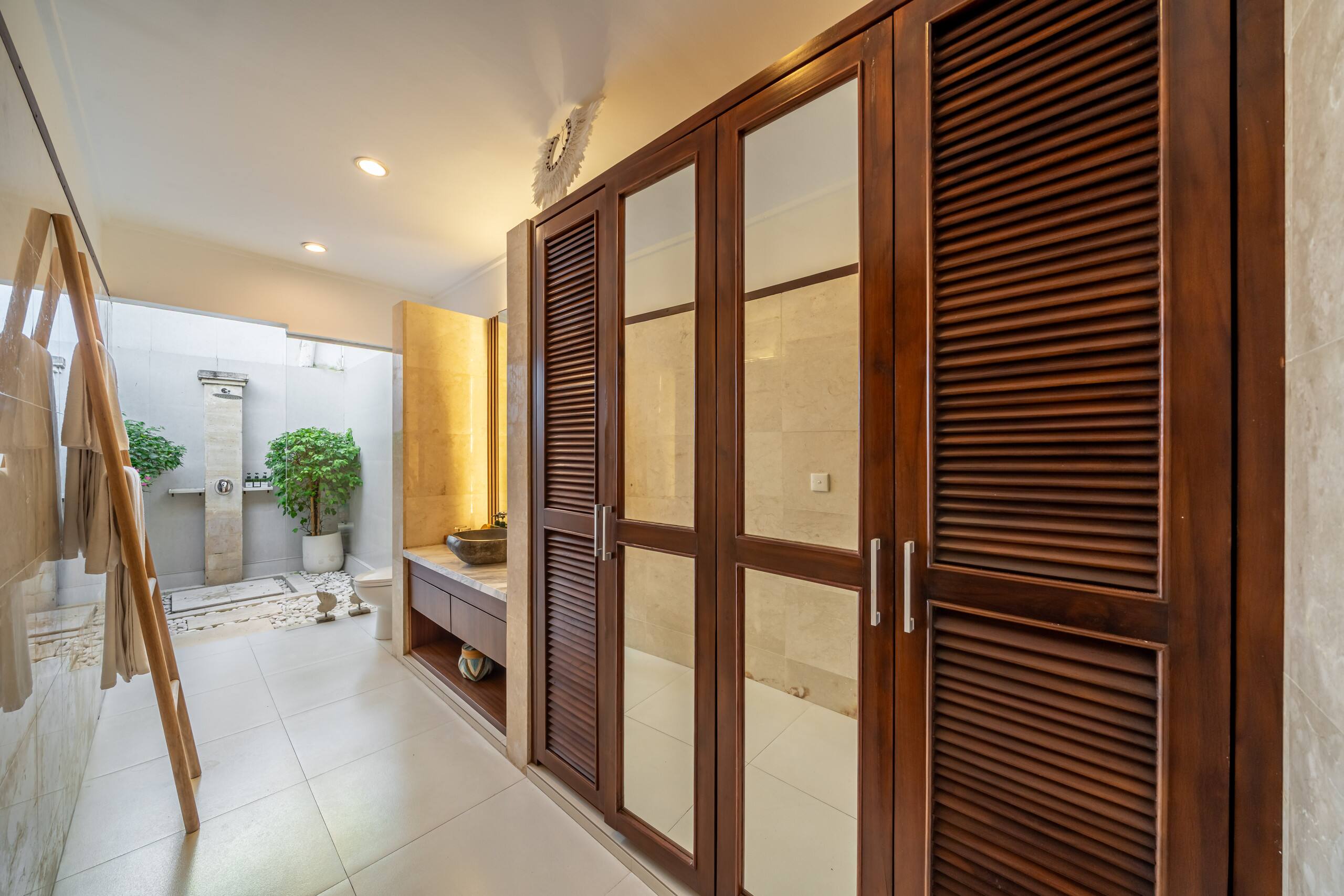 Villa Cemara: spacious 4BR retreat Seminyak 39