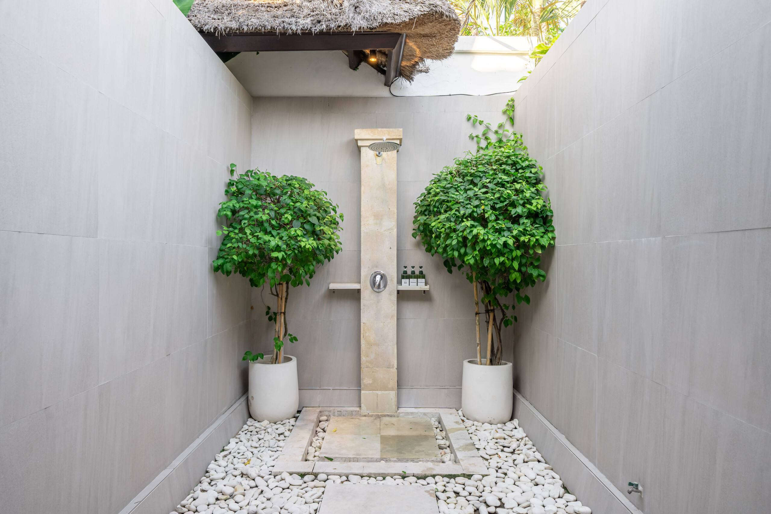 Villa Cemara: spacious 4BR retreat Seminyak 34