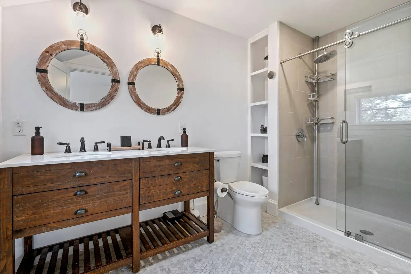Captain's Quarters 5MinsToDockSquare Sleeps14 7