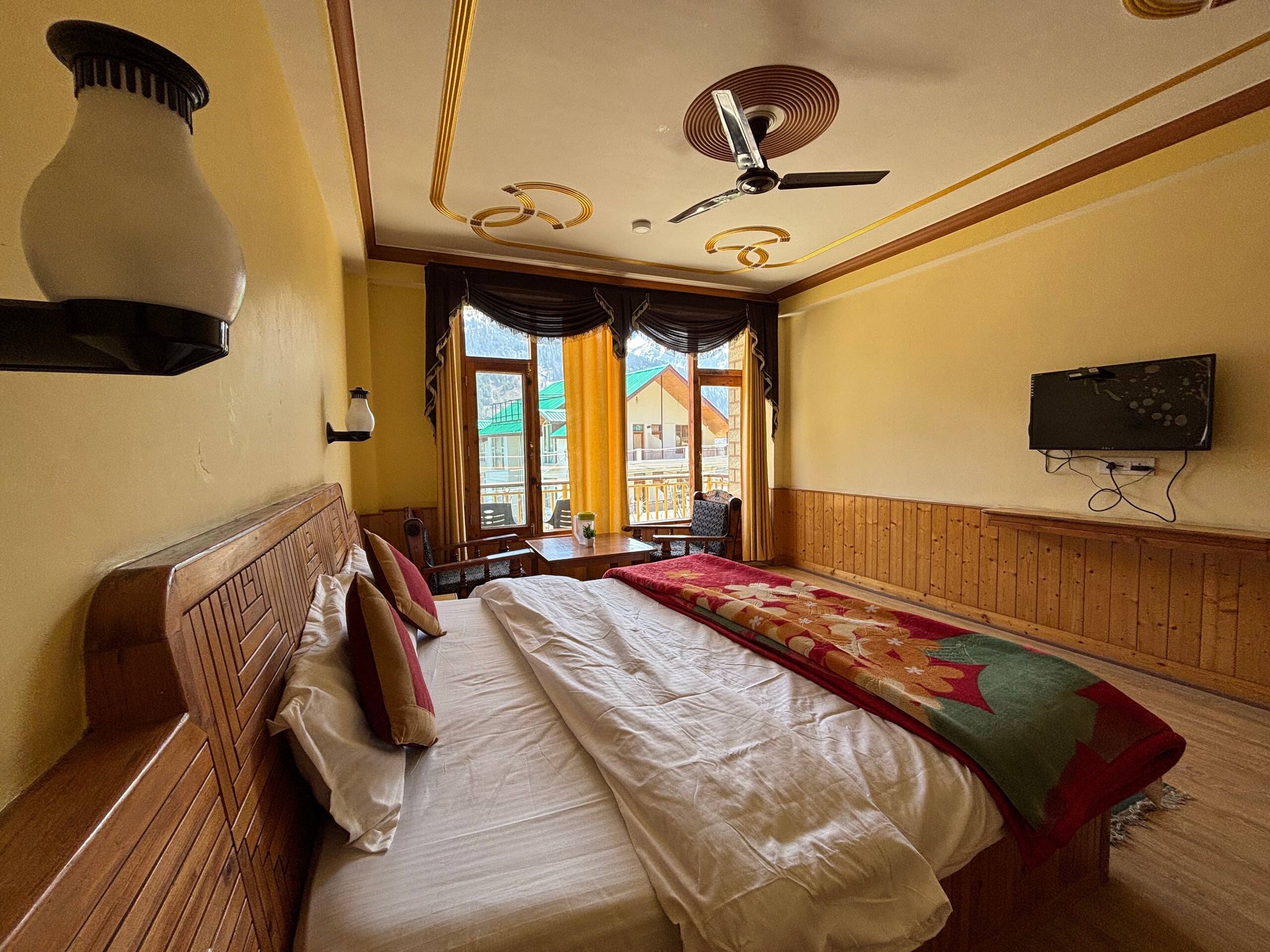 3 Rooms (Himalayan Tradition) 12