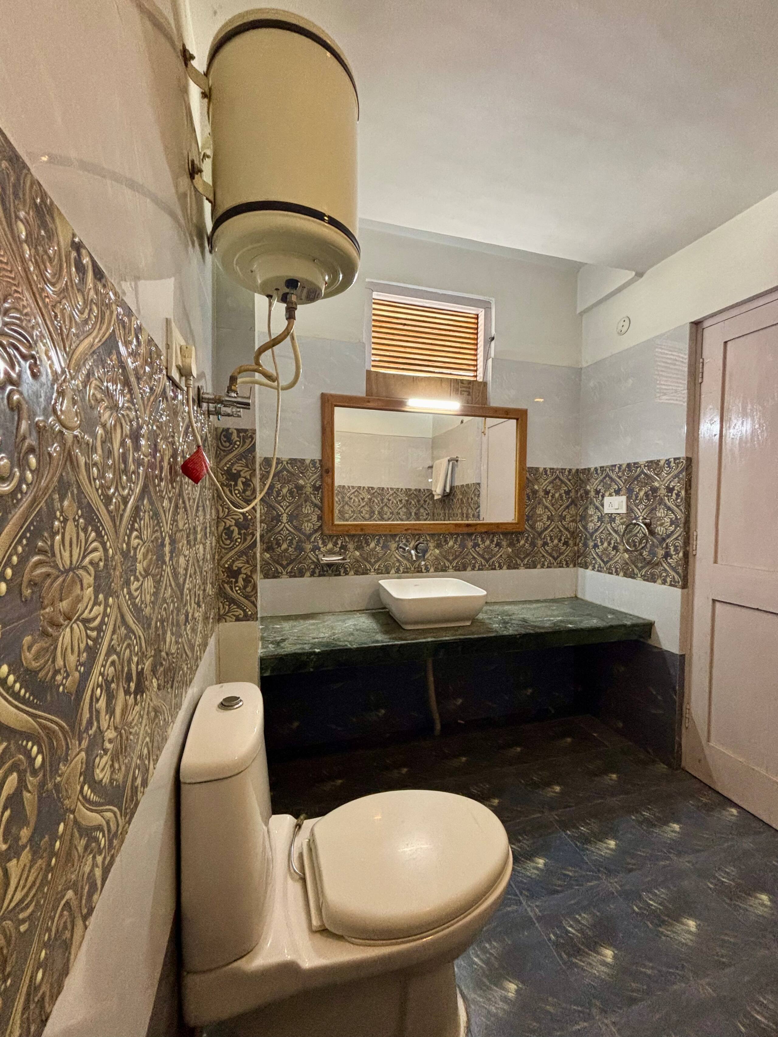 3 Rooms (Himalayan Tradition) 24