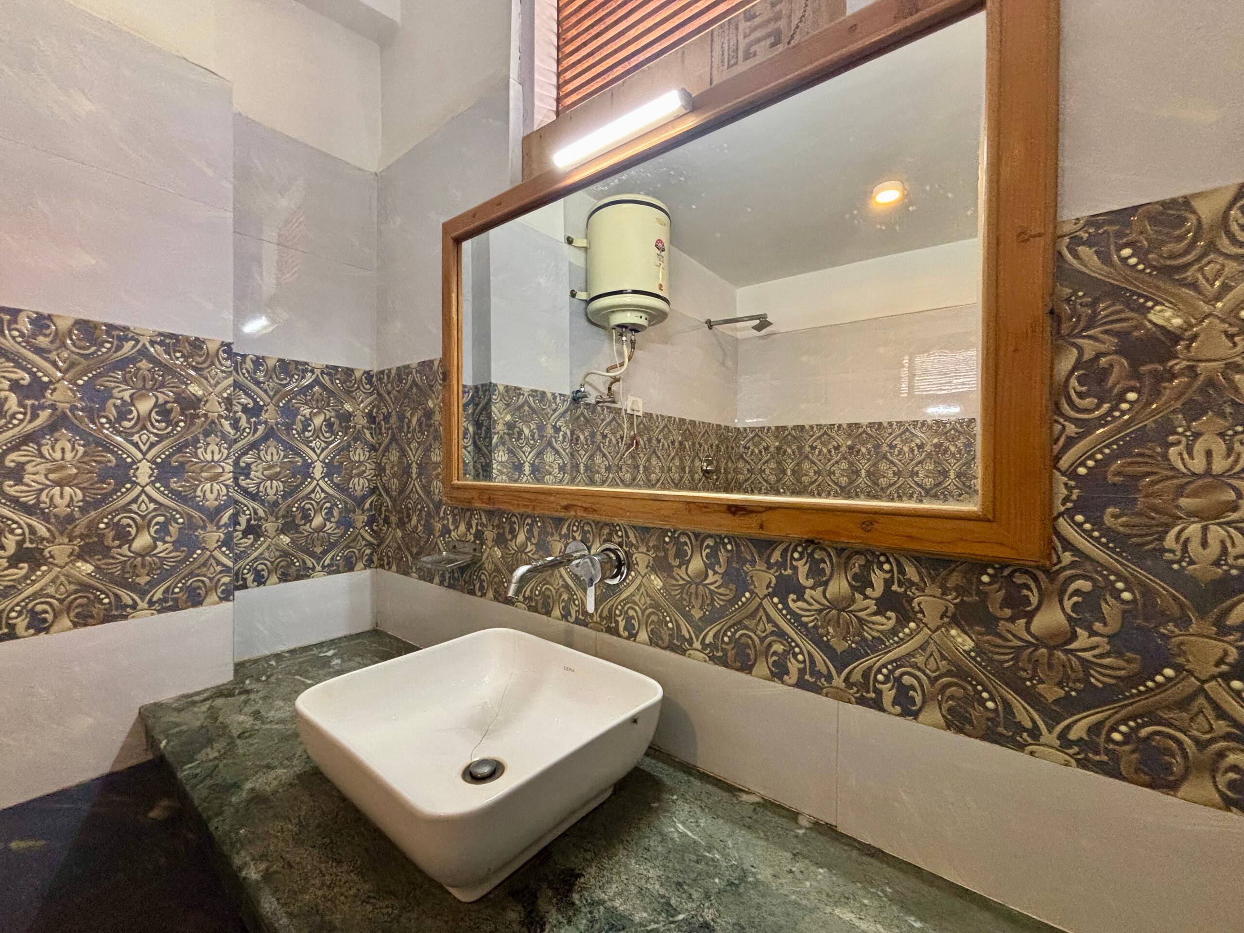 3 Rooms (Himalayan Tradition) 25