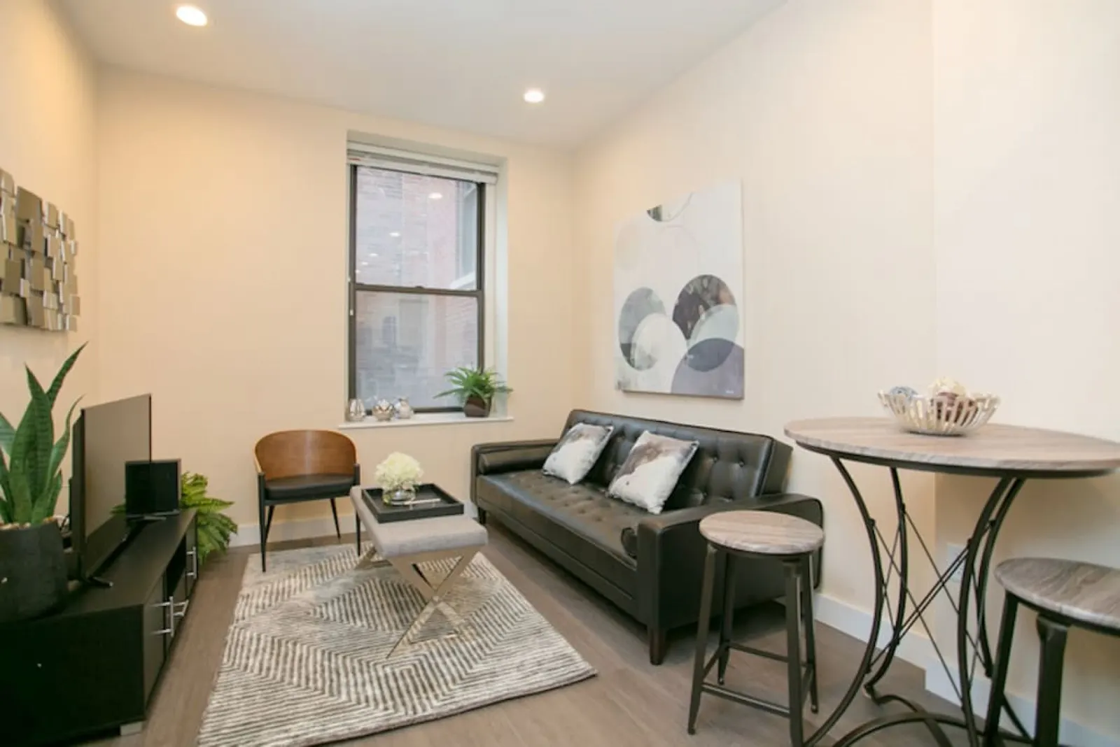 Newly Designed Loft - Fast Wifi - Pet Friendly 1