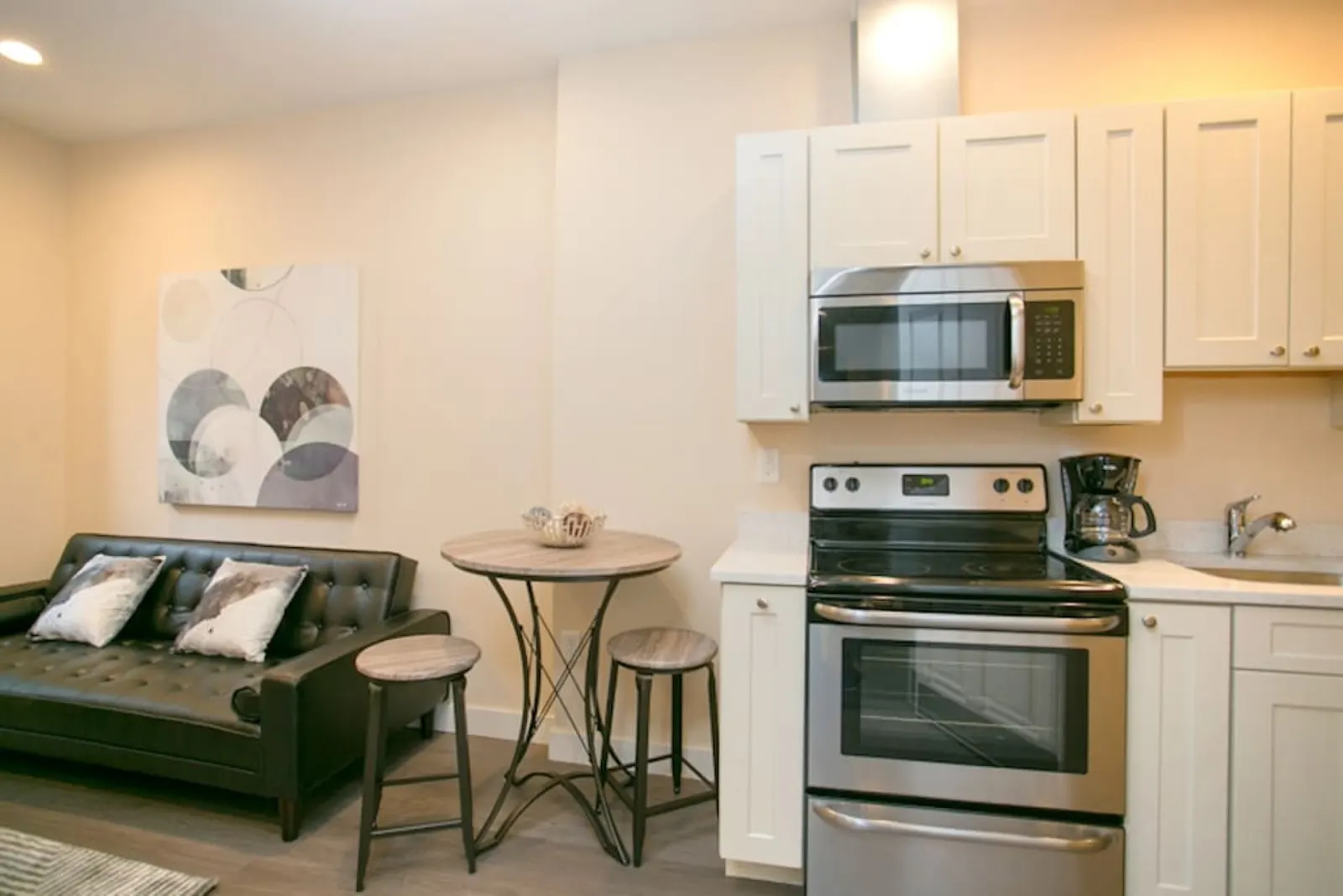 Newly Designed Loft - Fast Wifi - Pet Friendly 3