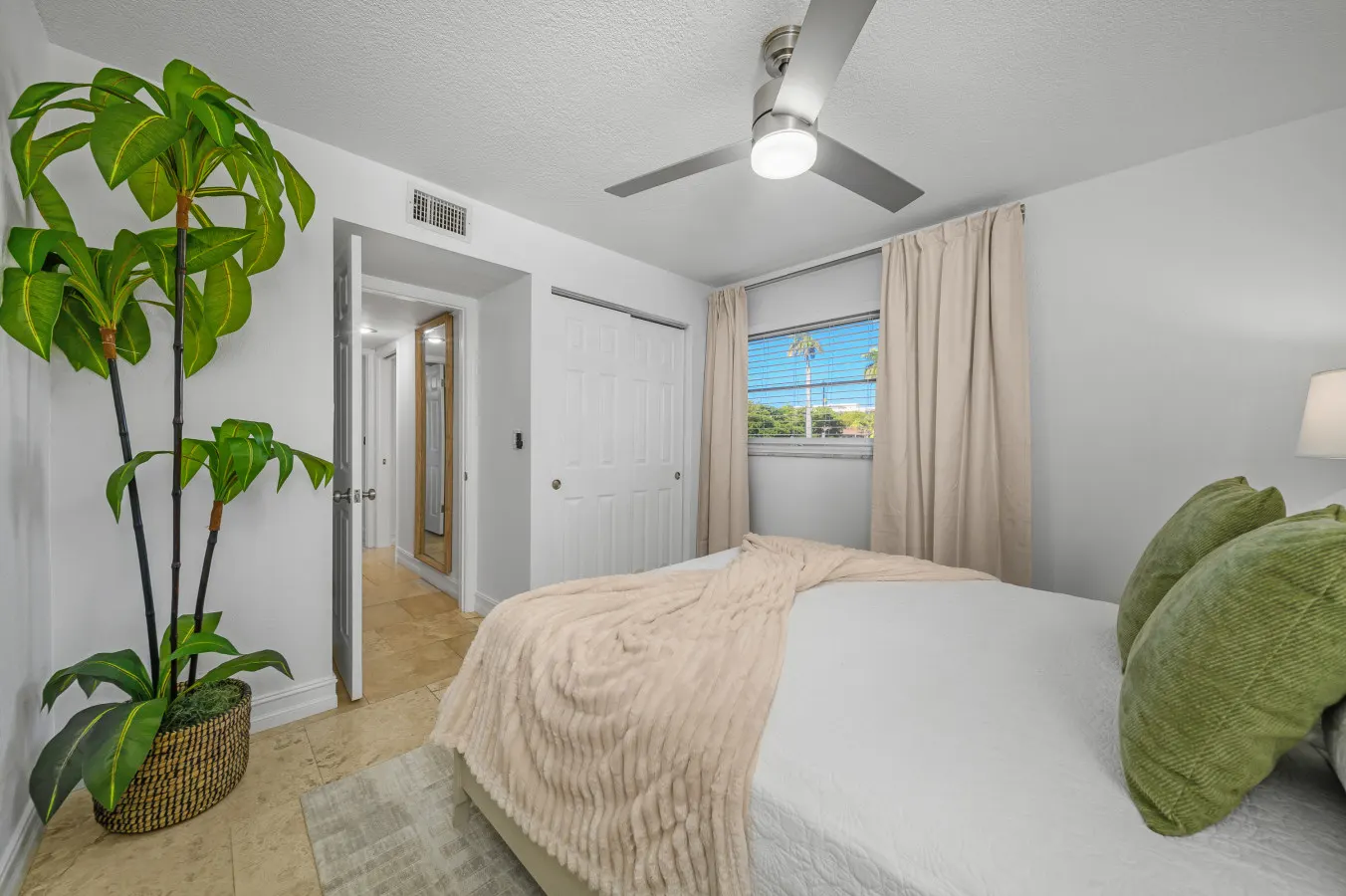 Oasis of Naples – Beach & Downtown Haven 14
