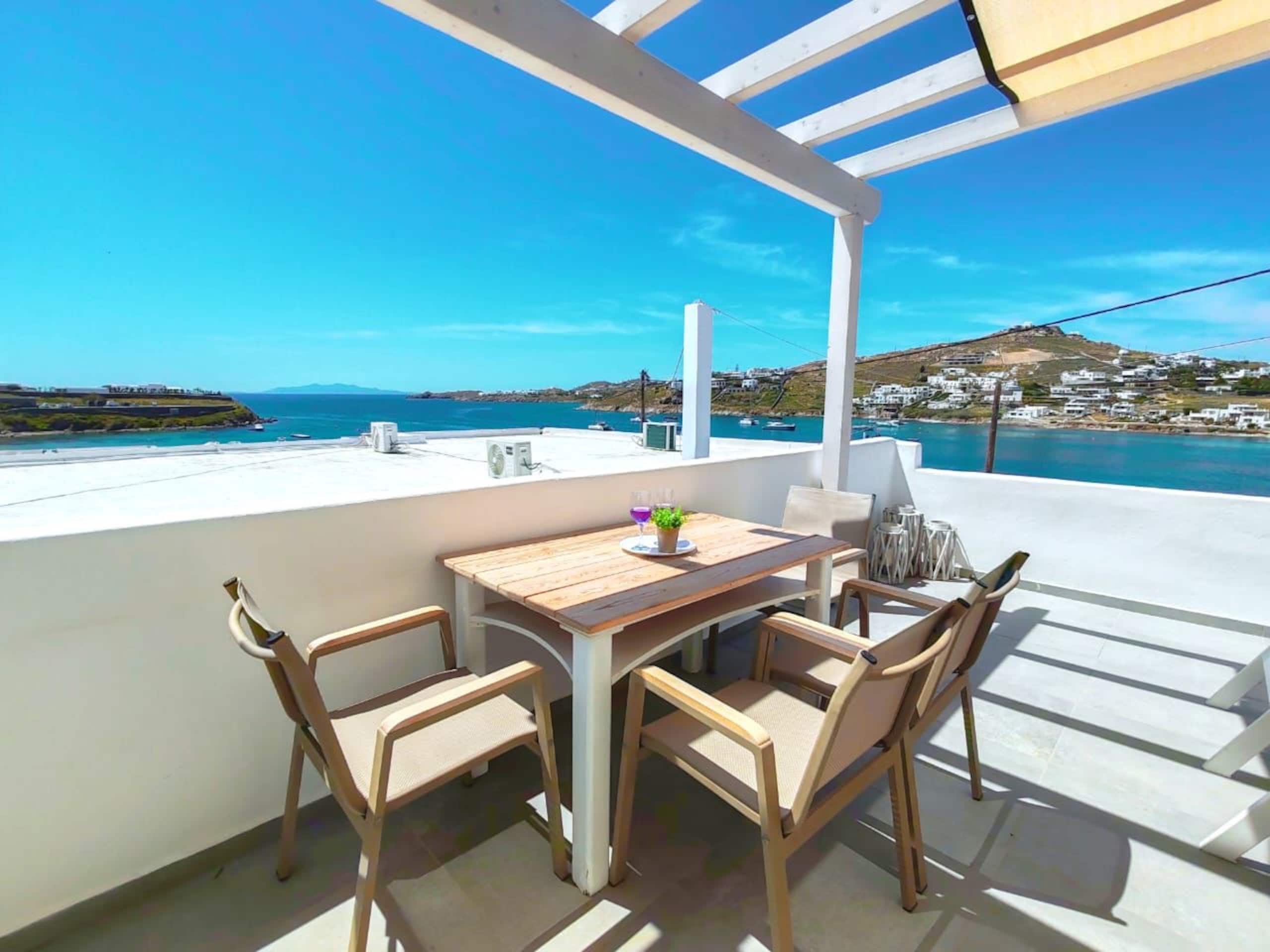 Endless BLUE Beach front house + Jacuzzi+ Parking