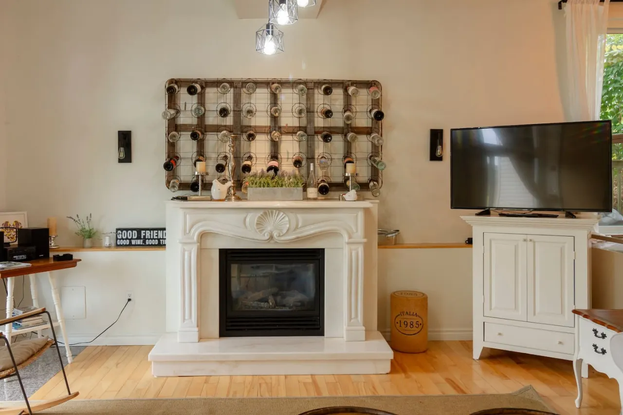 Vineyard Suite | Water View Family Stay in Picton + Sunroom | Family Friendly in Picton, PEC!