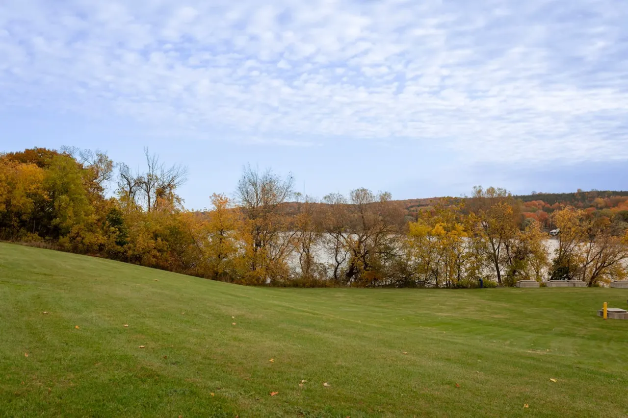 Vineyard Suite Water View Family Stay in Picton + Sunroom Family Friendly in Picton, PEC! 2
