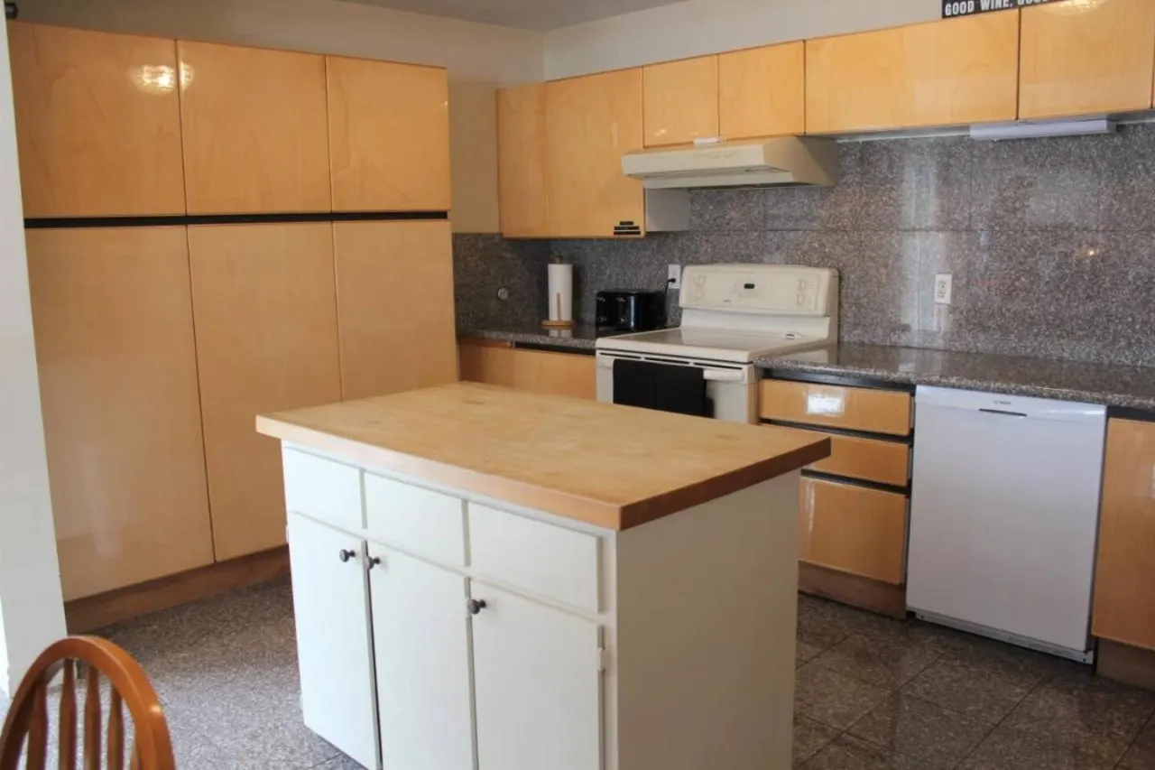 Vineyard Suite Water View Family Stay in Picton + Sunroom Family Friendly in Picton, PEC! 11