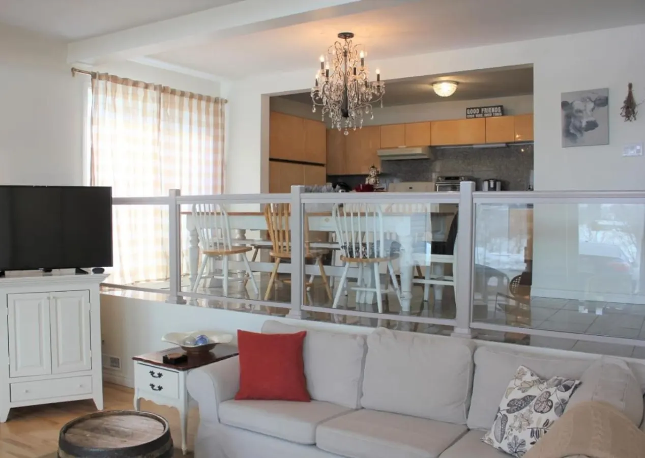 Vineyard Suite Water View Family Stay in Picton + Sunroom Family Friendly in Picton, PEC! 13
