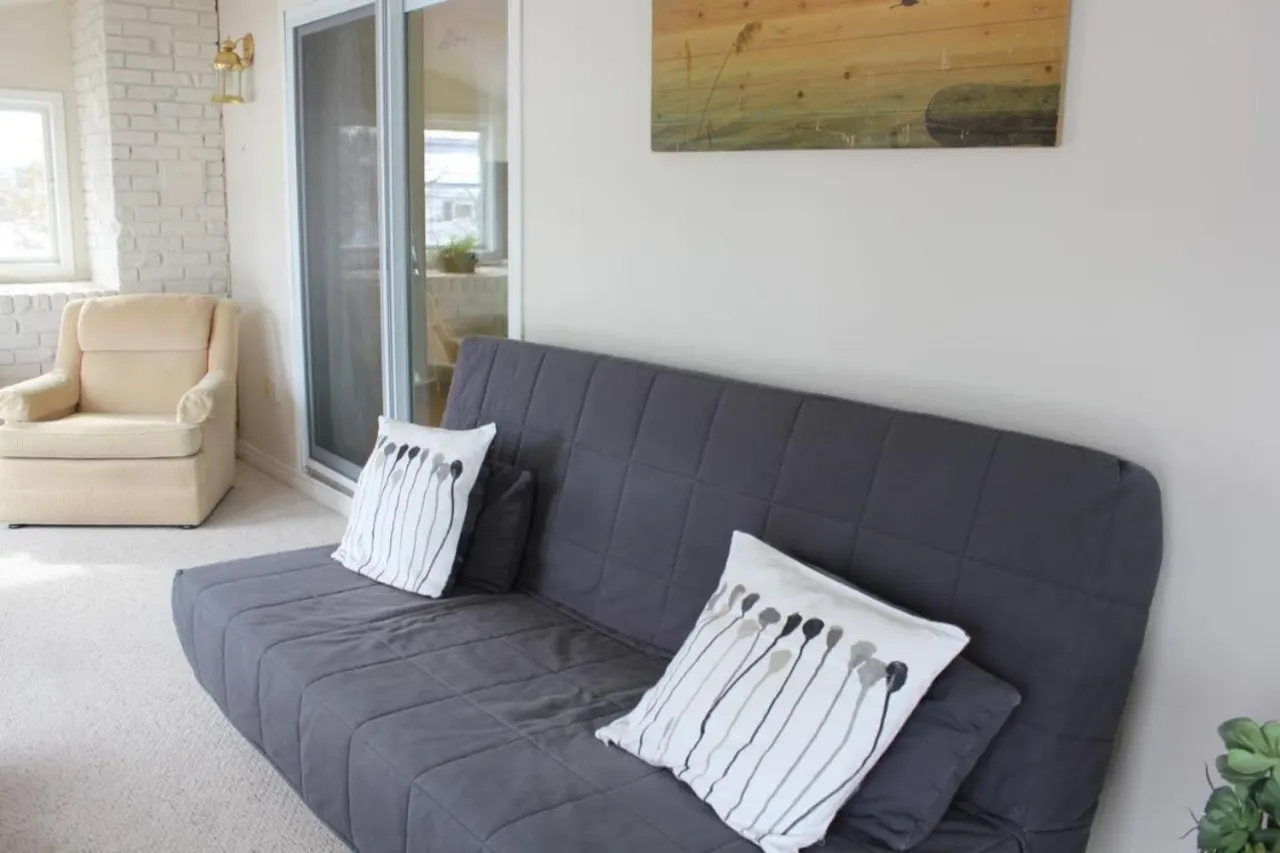 Vineyard Suite Water View Family Stay in Picton + Sunroom Family Friendly in Picton, PEC! 14