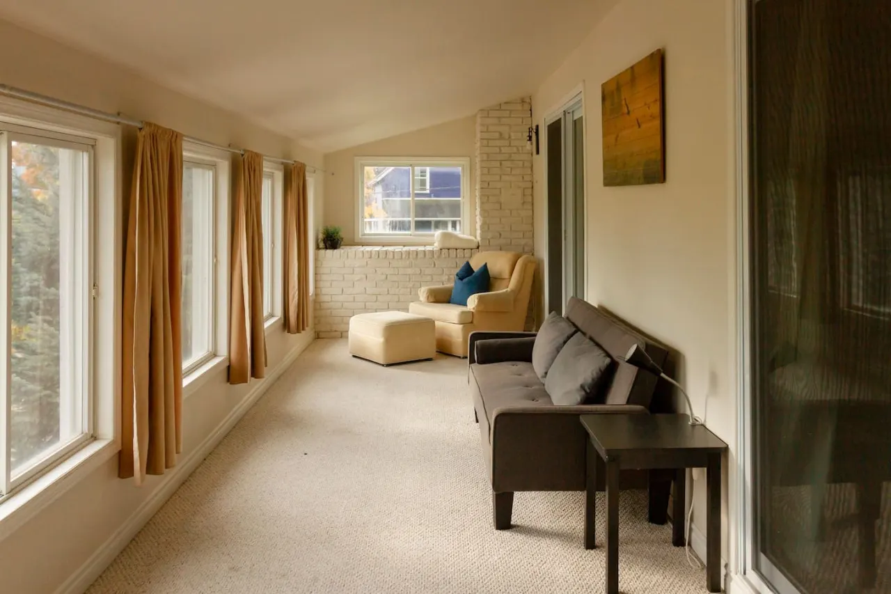 Vineyard Suite Water View Family Stay in Picton + Sunroom Family Friendly in Picton, PEC! 16