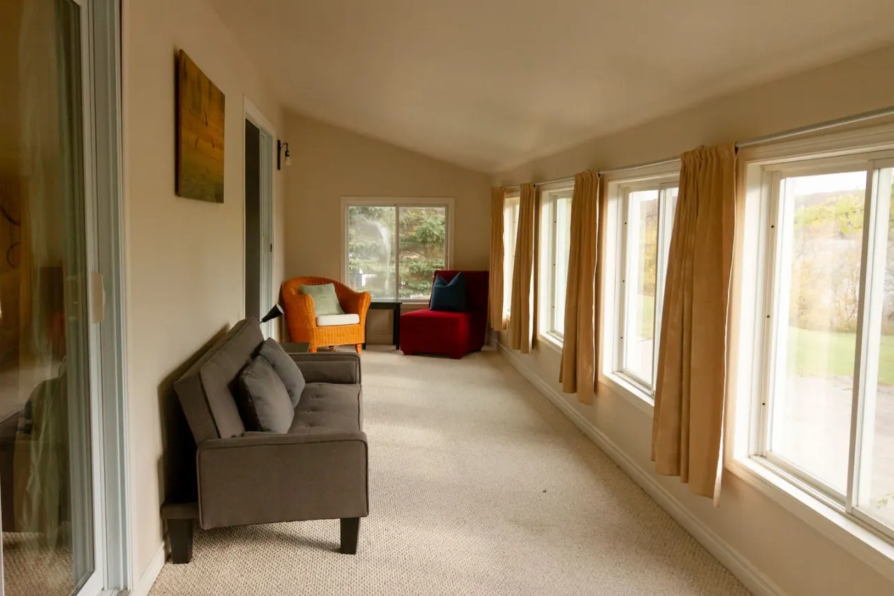 Vineyard Suite Water View Family Stay in Picton + Sunroom Family Friendly in Picton, PEC! 17