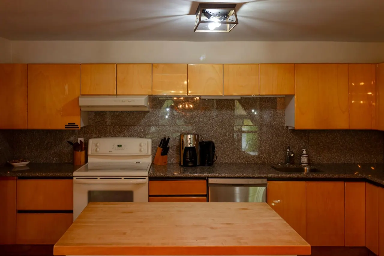 Vineyard Suite Water View Family Stay in Picton + Sunroom Family Friendly in Picton, PEC! 19