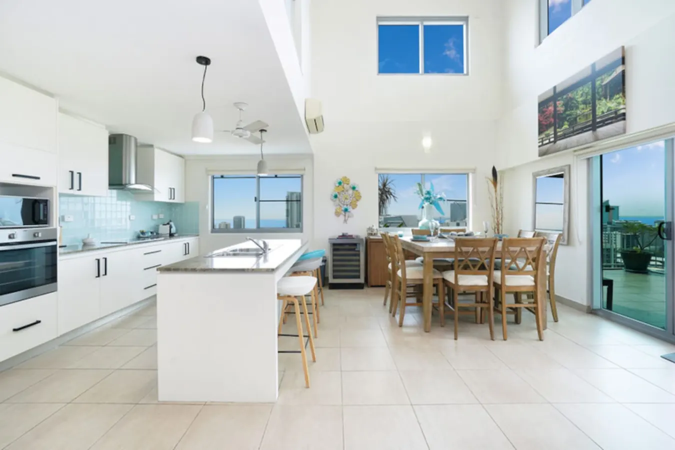 Zen Pinnacle 51 ~ private skyhome 3BR panoramic sunrise and sunset views, in Darwin City