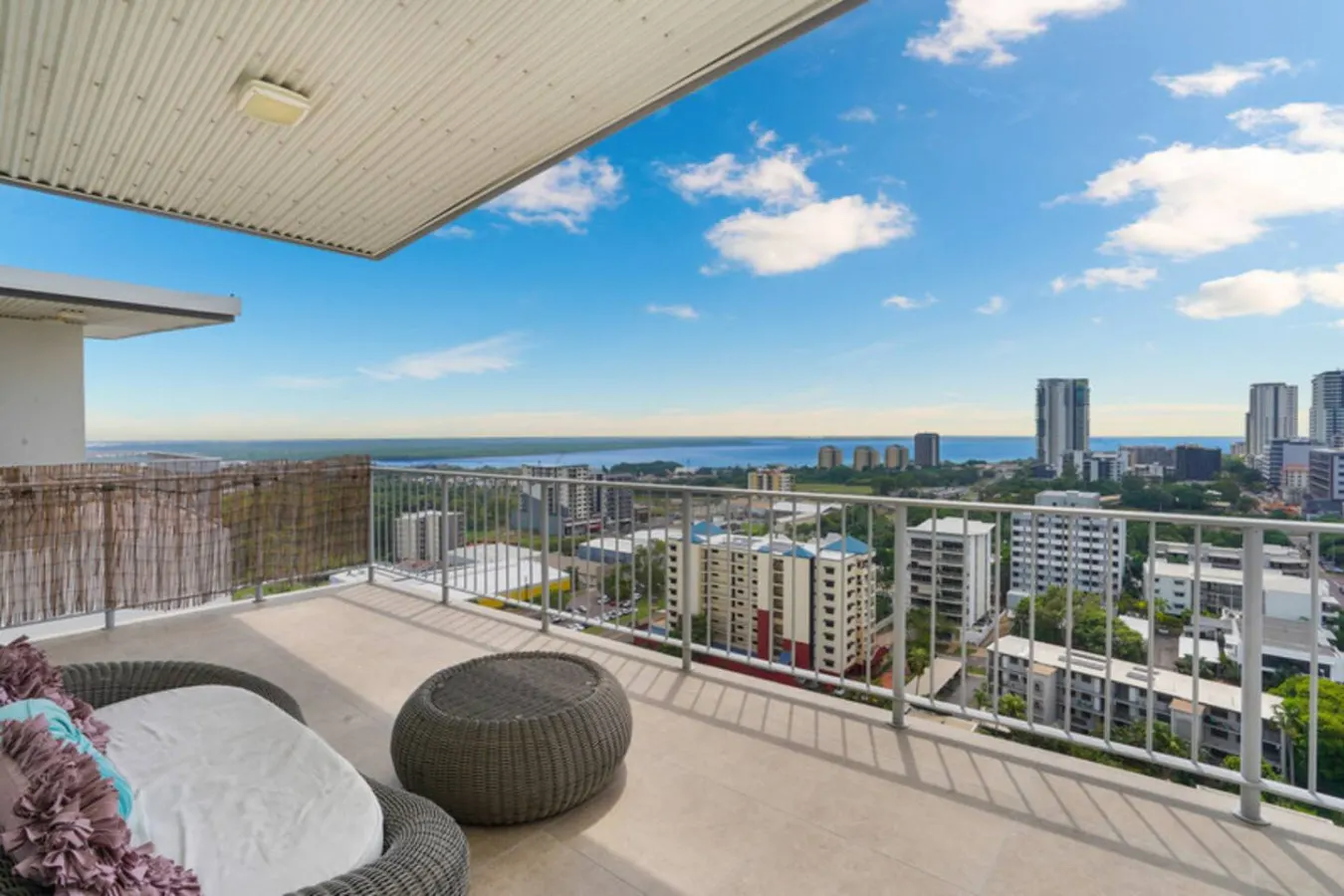 Zen Pinnacle 51 ~ private skyhome 3BR panoramic sunrise and sunset views, in Darwin City — photo 2