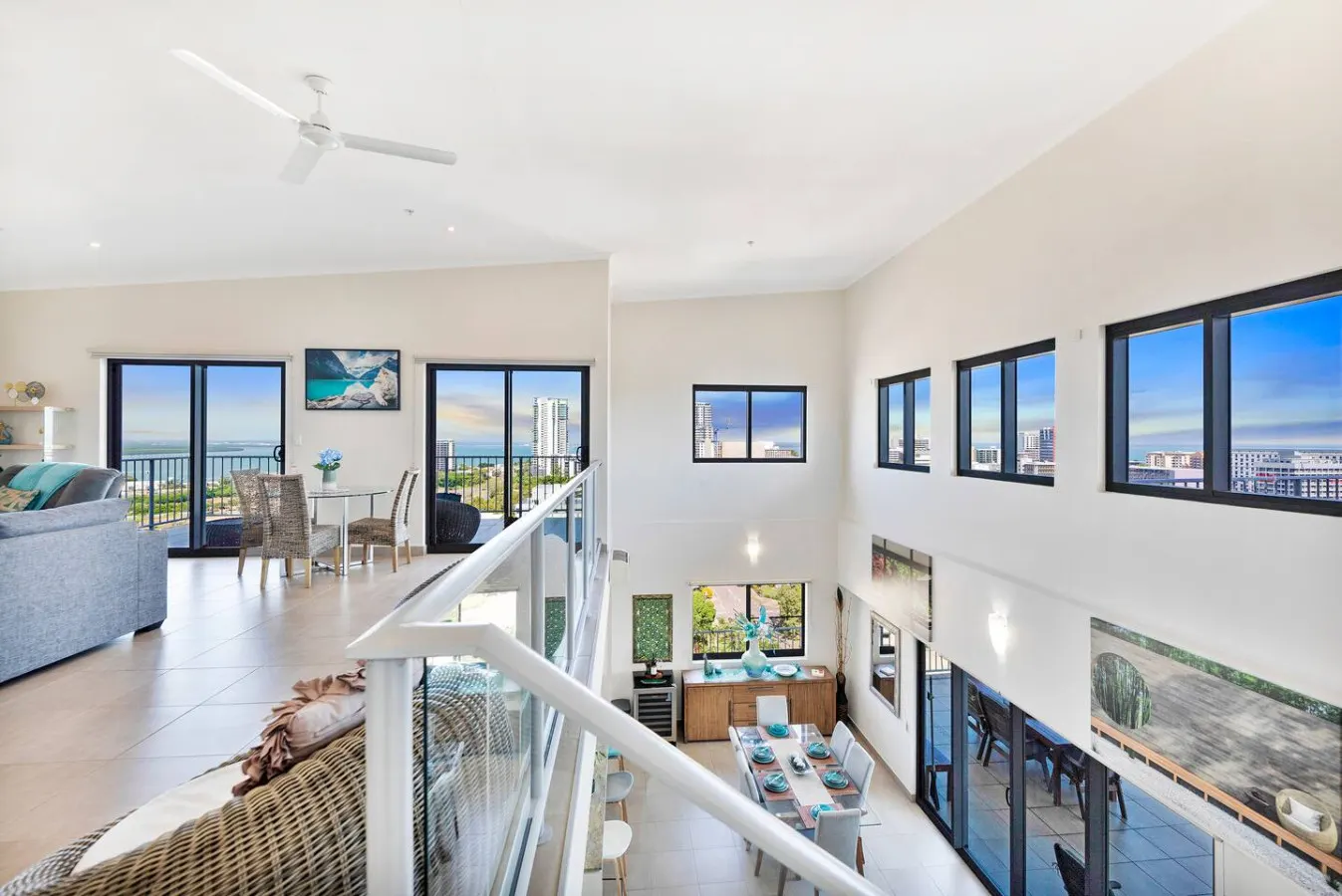 Zen Pinnacle 51 ~ private skyhome 3BR panoramic sunrise and sunset views, in Darwin City 10