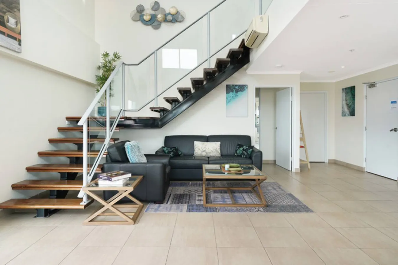 Zen Pinnacle 51 ~ private skyhome 3BR panoramic sunrise and sunset views, in Darwin City 14