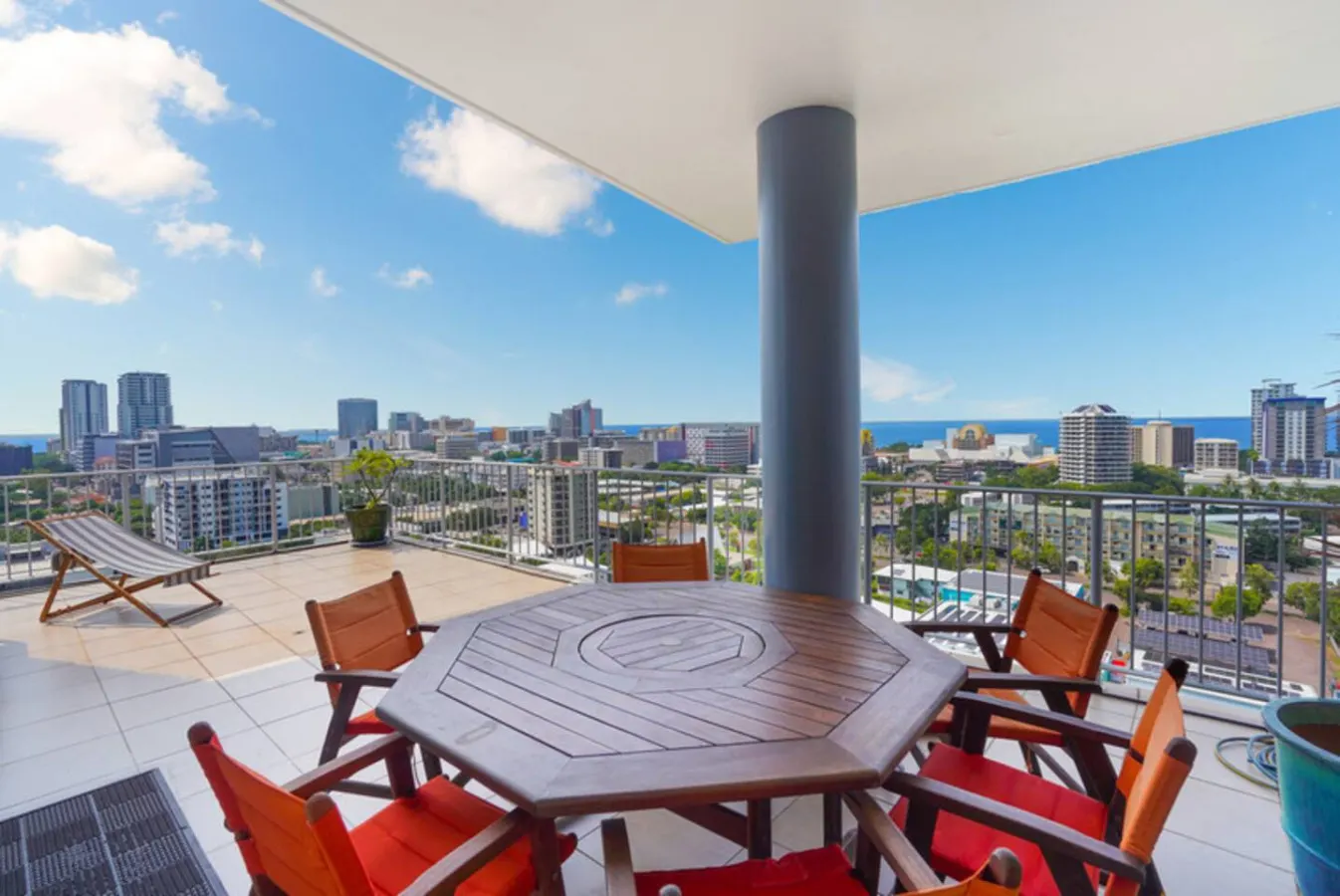 Zen Pinnacle 51 ~ private skyhome 3BR panoramic sunrise and sunset views, in Darwin City 17