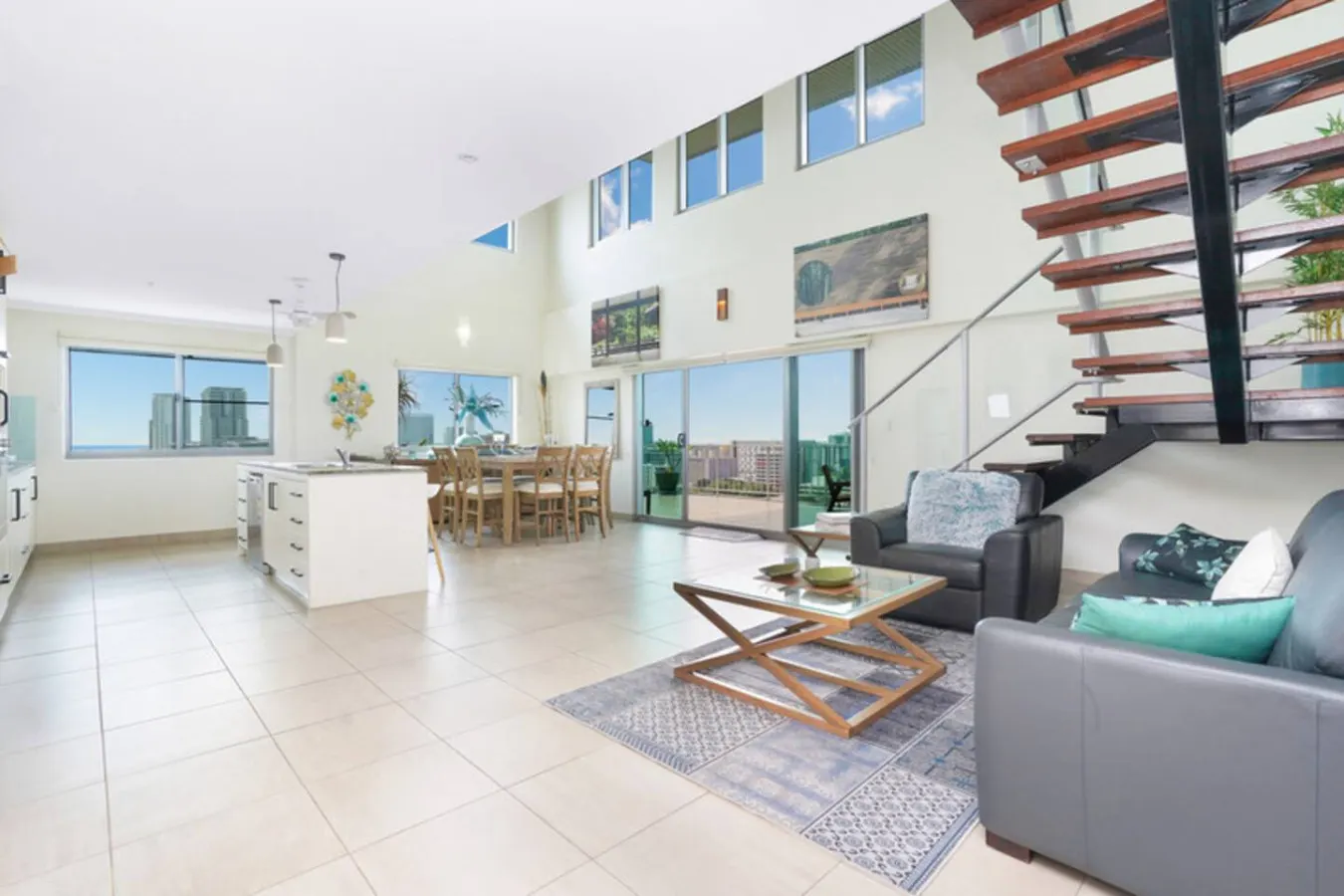 Zen Pinnacle 51 ~ private skyhome 3BR panoramic sunrise and sunset views, in Darwin City — photo 4