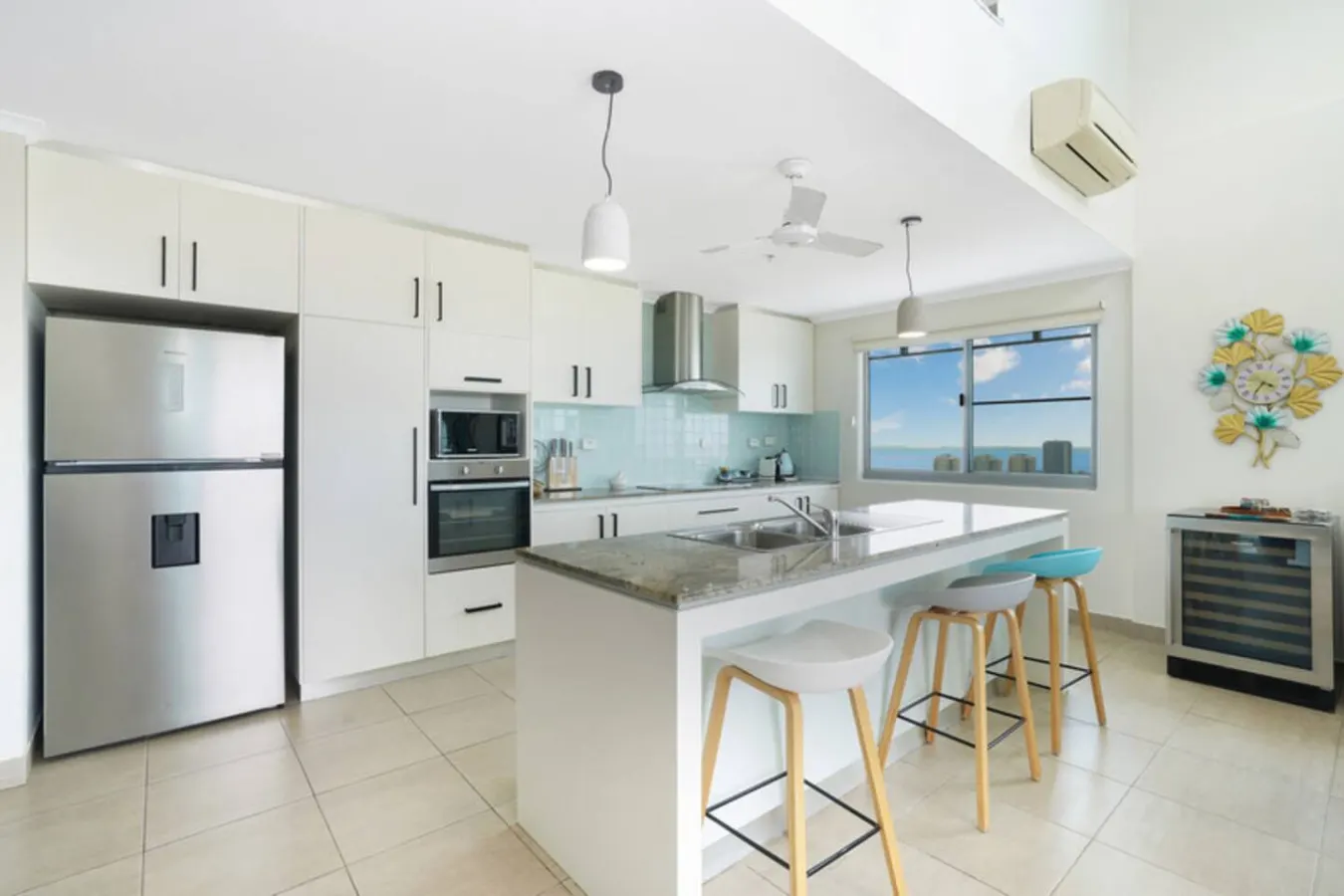 Zen Pinnacle 51 ~ private skyhome 3BR panoramic sunrise and sunset views, in Darwin City 6