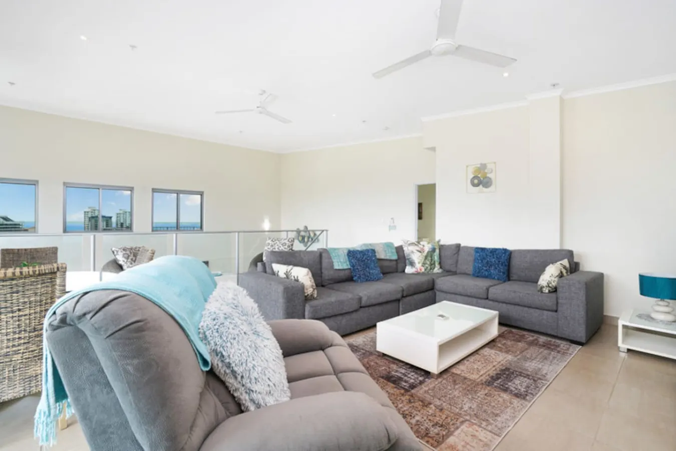 Zen Pinnacle 51 ~ private skyhome 3BR panoramic sunrise and sunset views, in Darwin City 7