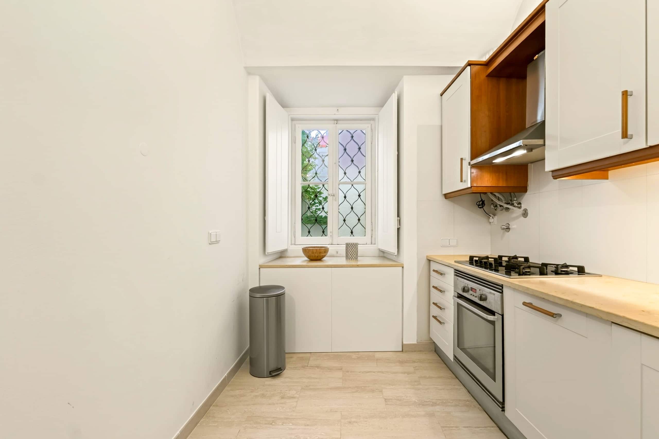 1-bedroom pied-à-terre in chic Lapa 15