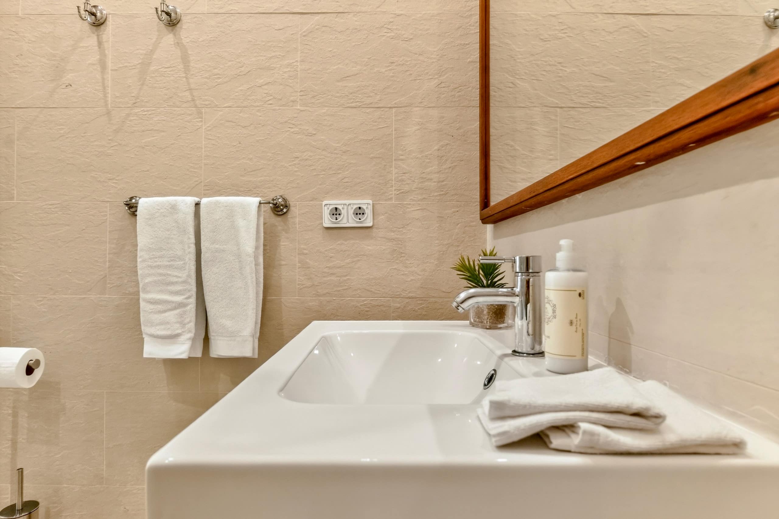 1-bedroom pied-à-terre in chic Lapa 31