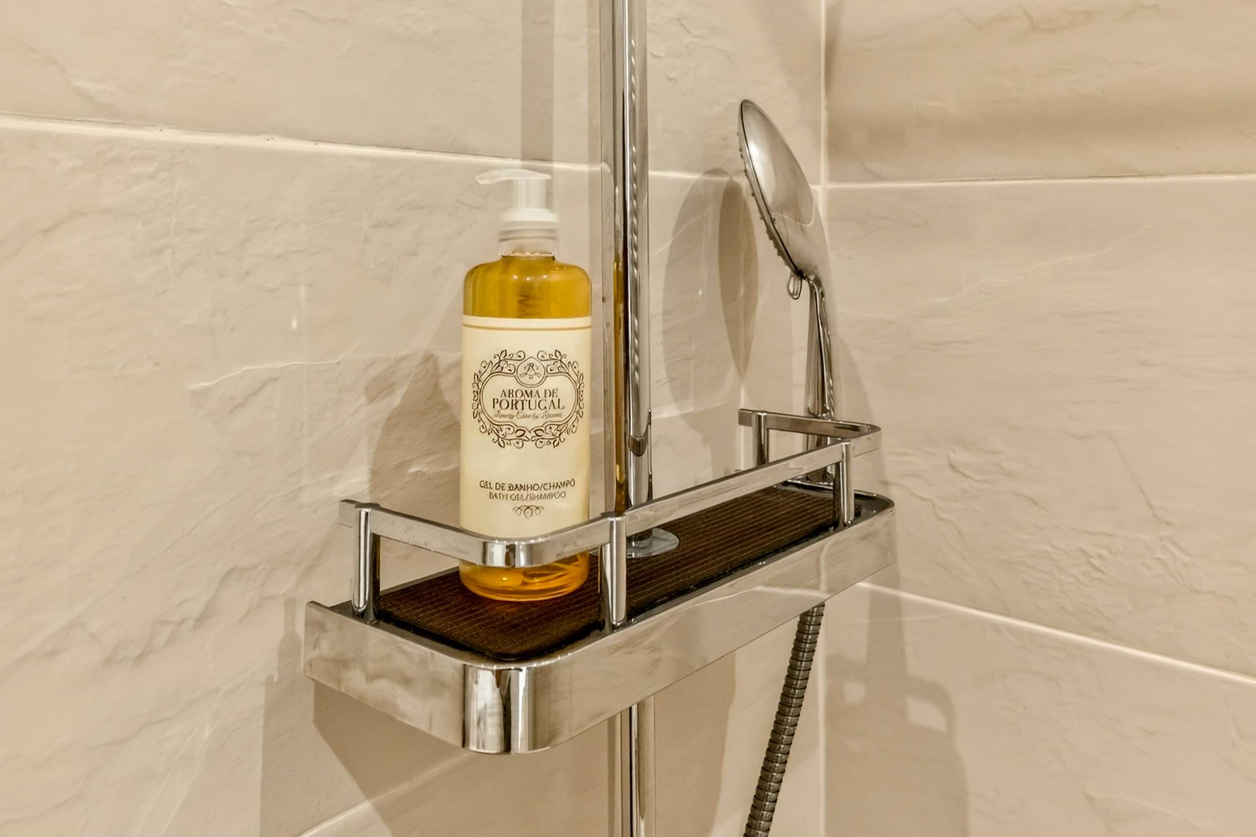 1-bedroom pied-à-terre in chic Lapa 33