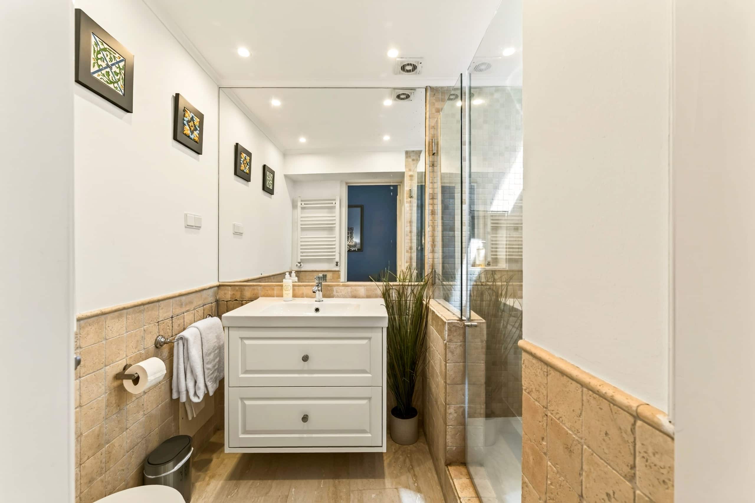 1-bedroom pied-à-terre in chic Lapa 34