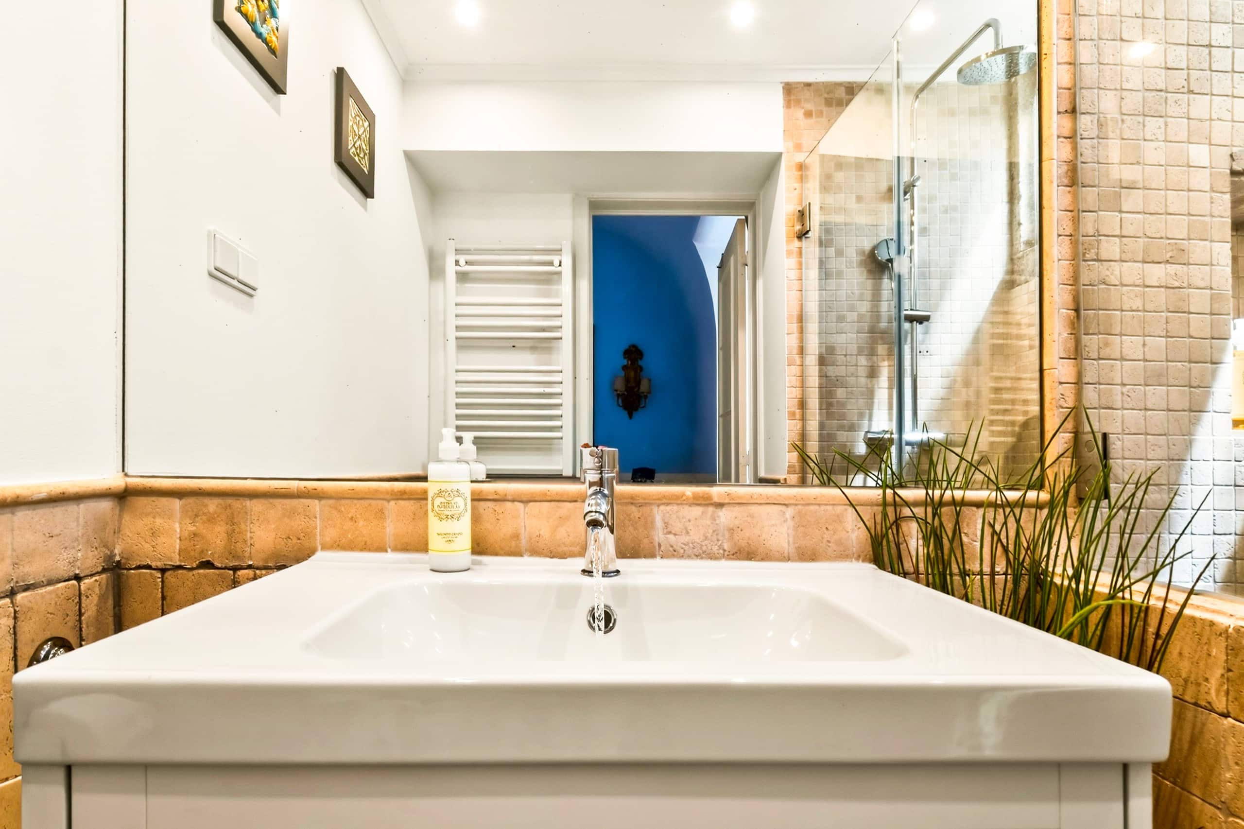1-bedroom pied-à-terre in chic Lapa 37