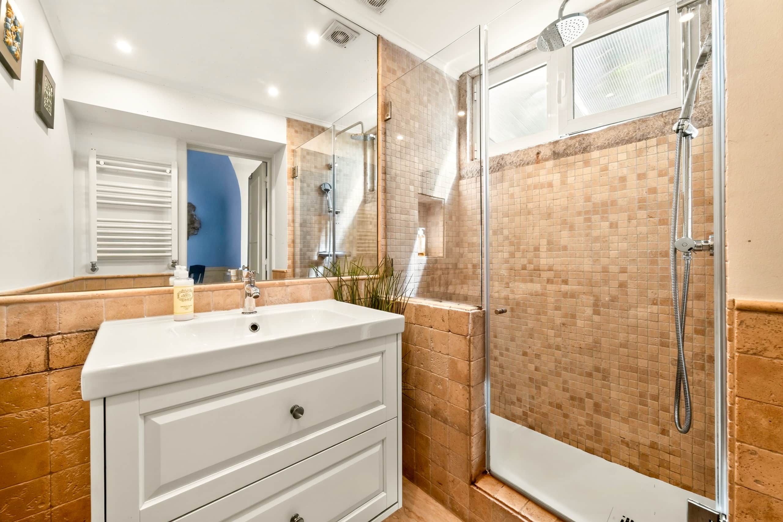 1-bedroom pied-à-terre in chic Lapa 35