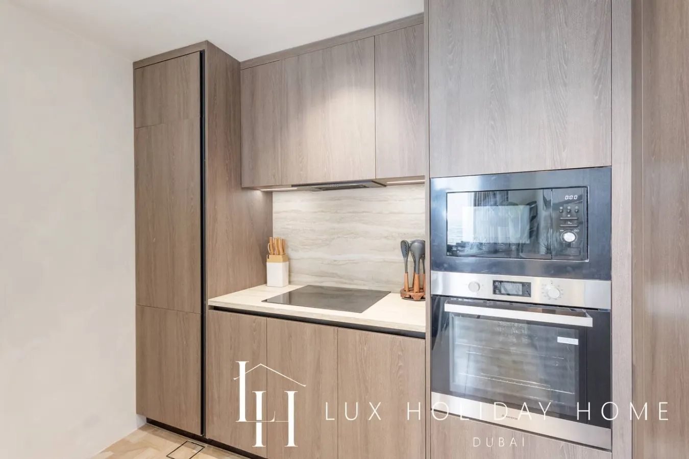 LUX The Dorra Bay Marina View Suite 15