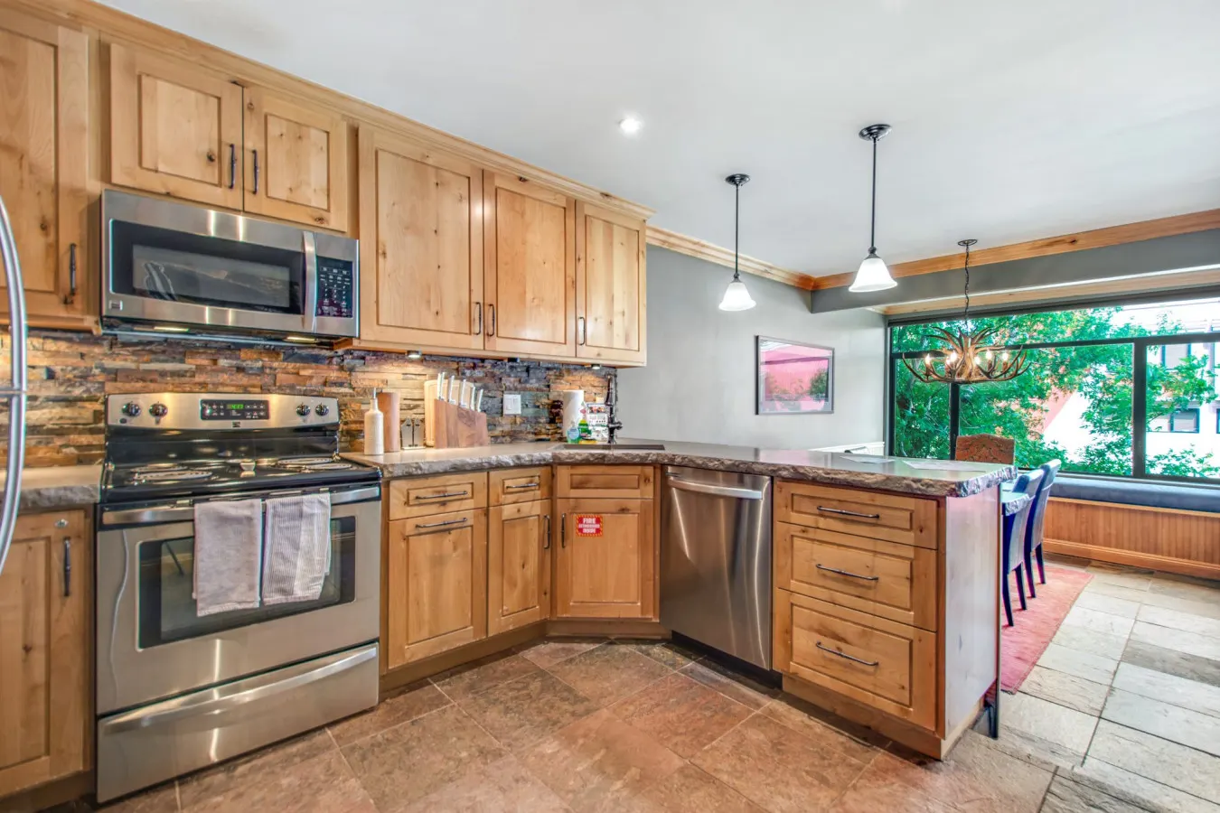 Mammoth Condo - BEST Located, Walk To Canyon Lodge — photo 3