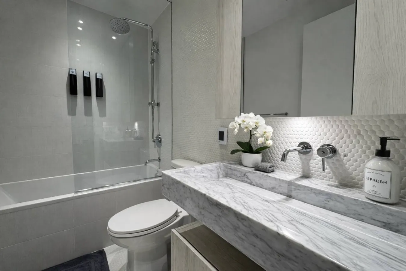 Luxury Downtown Yorkville 1BR 9