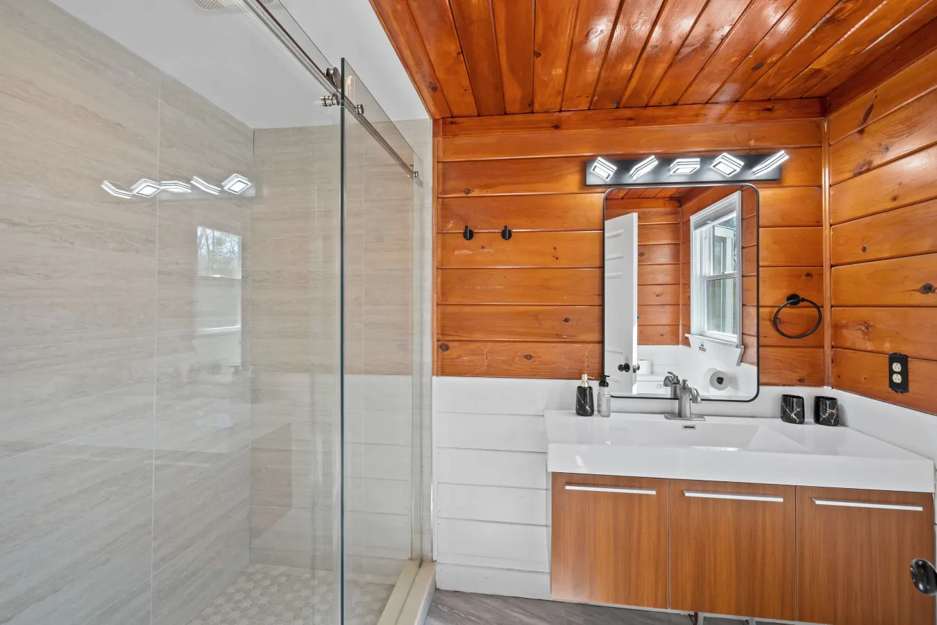 Cozy Riverfront Stay in Wareham 12