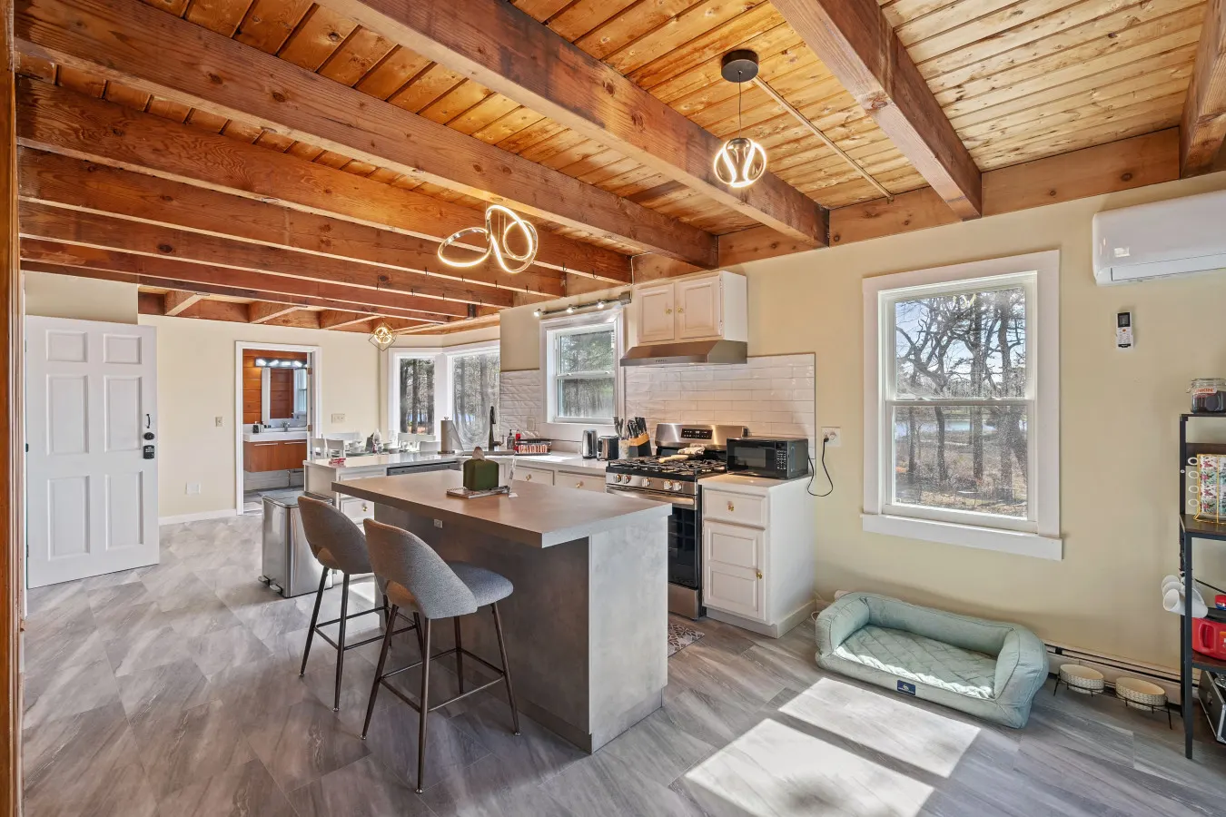 Cozy Riverfront Stay in Wareham — photo 5