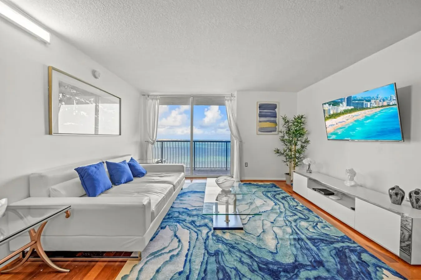 INCREDIBLE 3 BEDROOMS UNIT 4