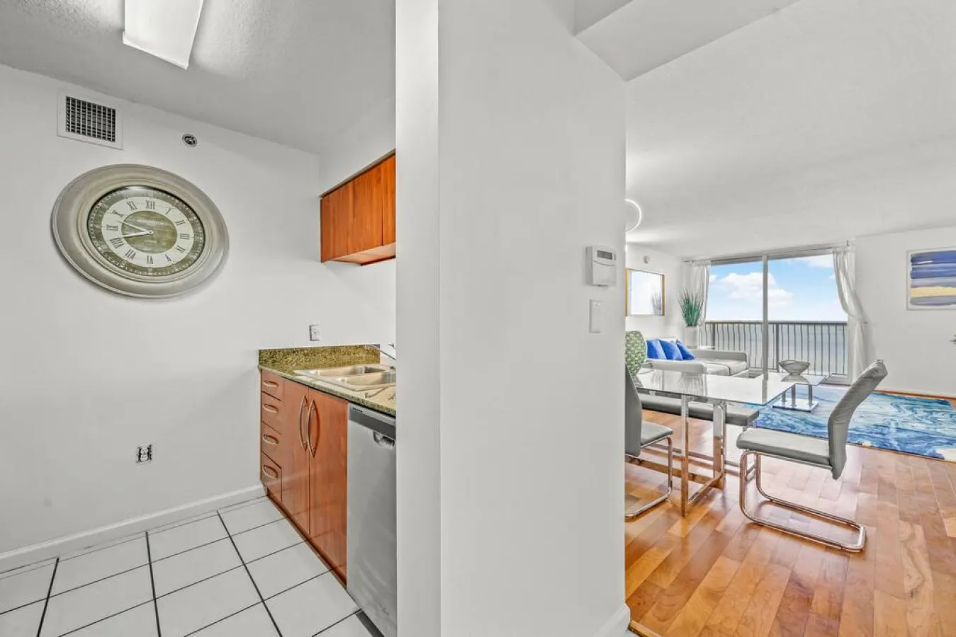 INCREDIBLE 3 BEDROOMS UNIT 8