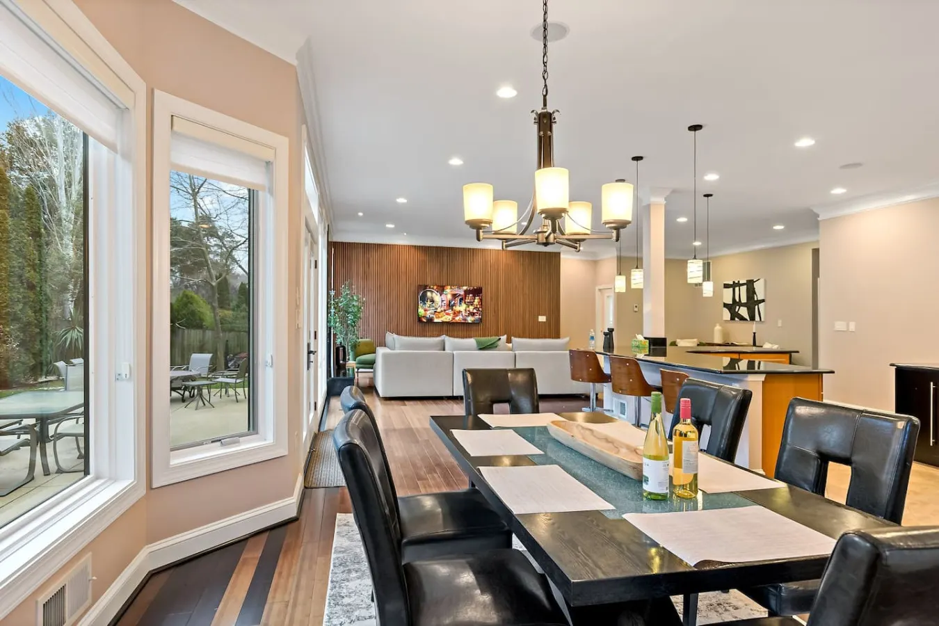 Luxurious 6BR: Theater, Gym, Jacuzzi, Spa, Grill, Free Parking! — photo 2