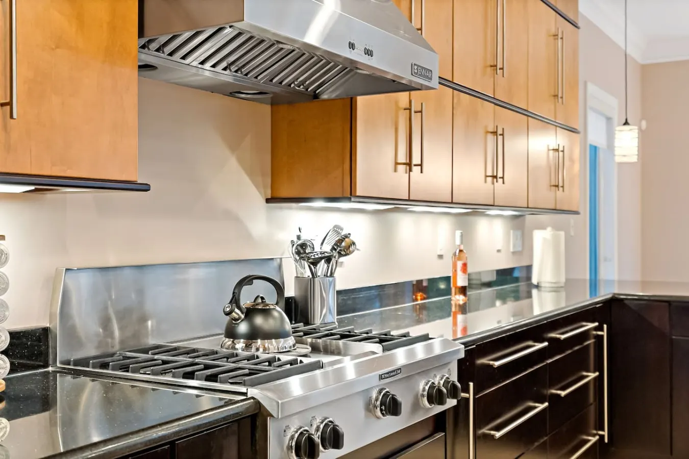 Luxurious 6BR: Theater, Gym, Jacuzzi, Spa, Grill, Free Parking! 9