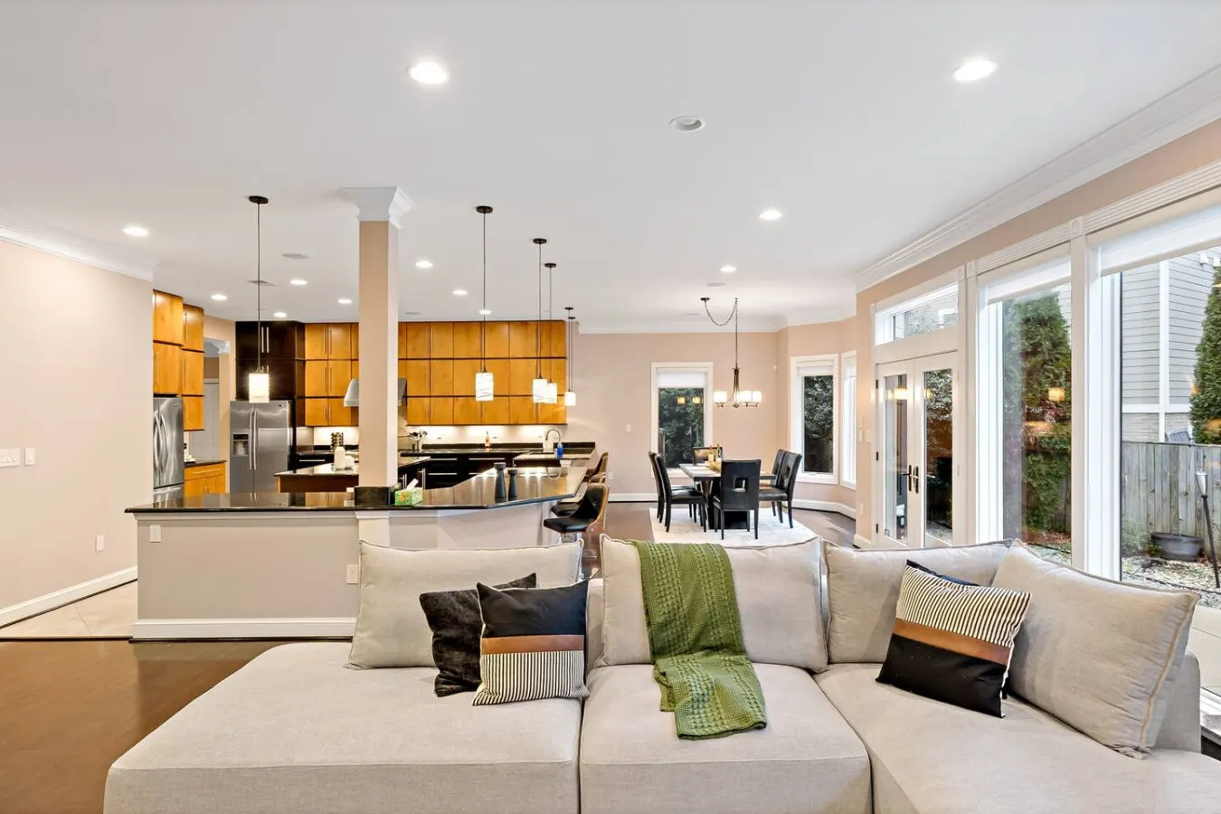 Luxurious 6BR: Theater, Gym, Jacuzzi, Spa, Grill, Free Parking! 13