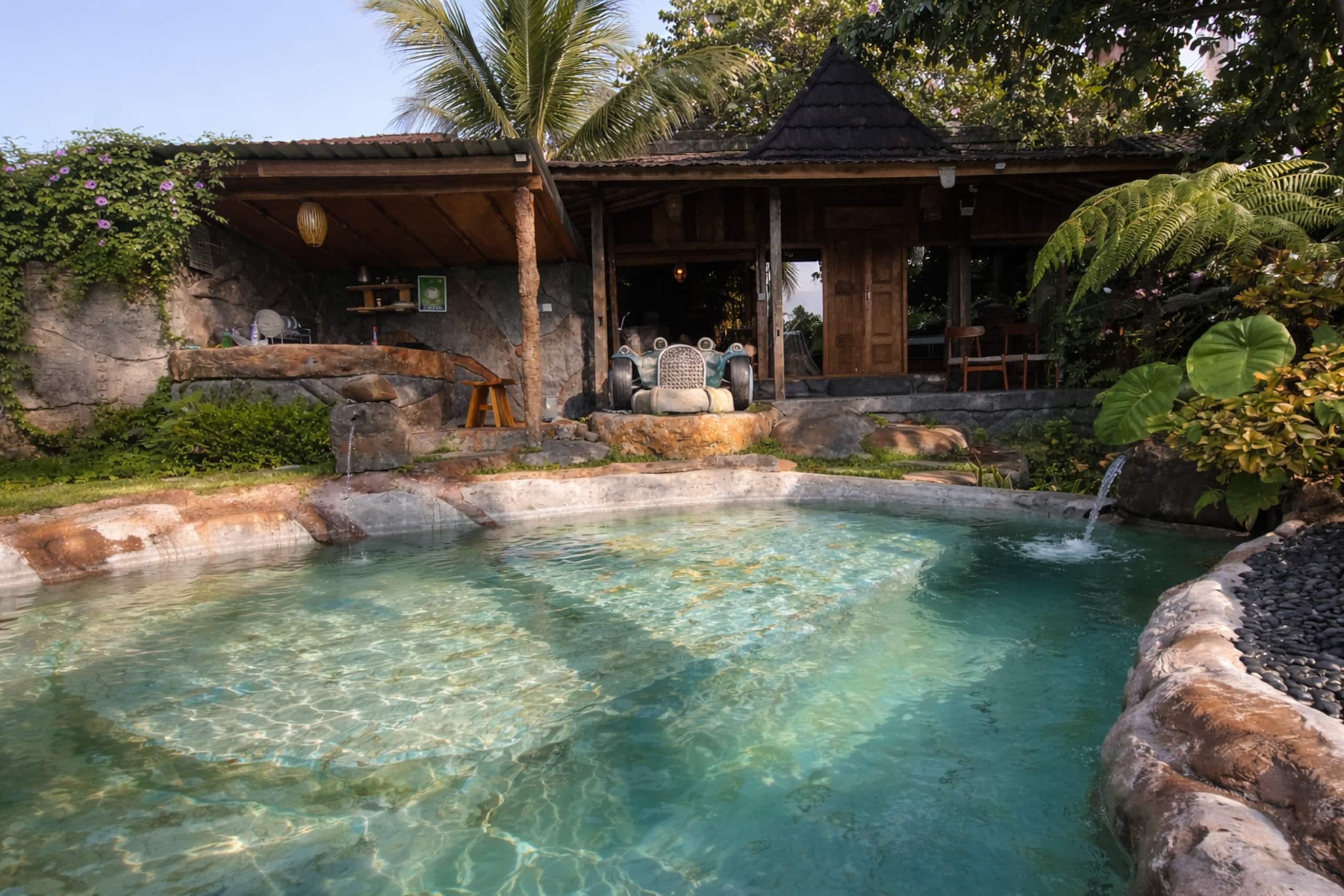 private jungle cabin + private poll + jungle view