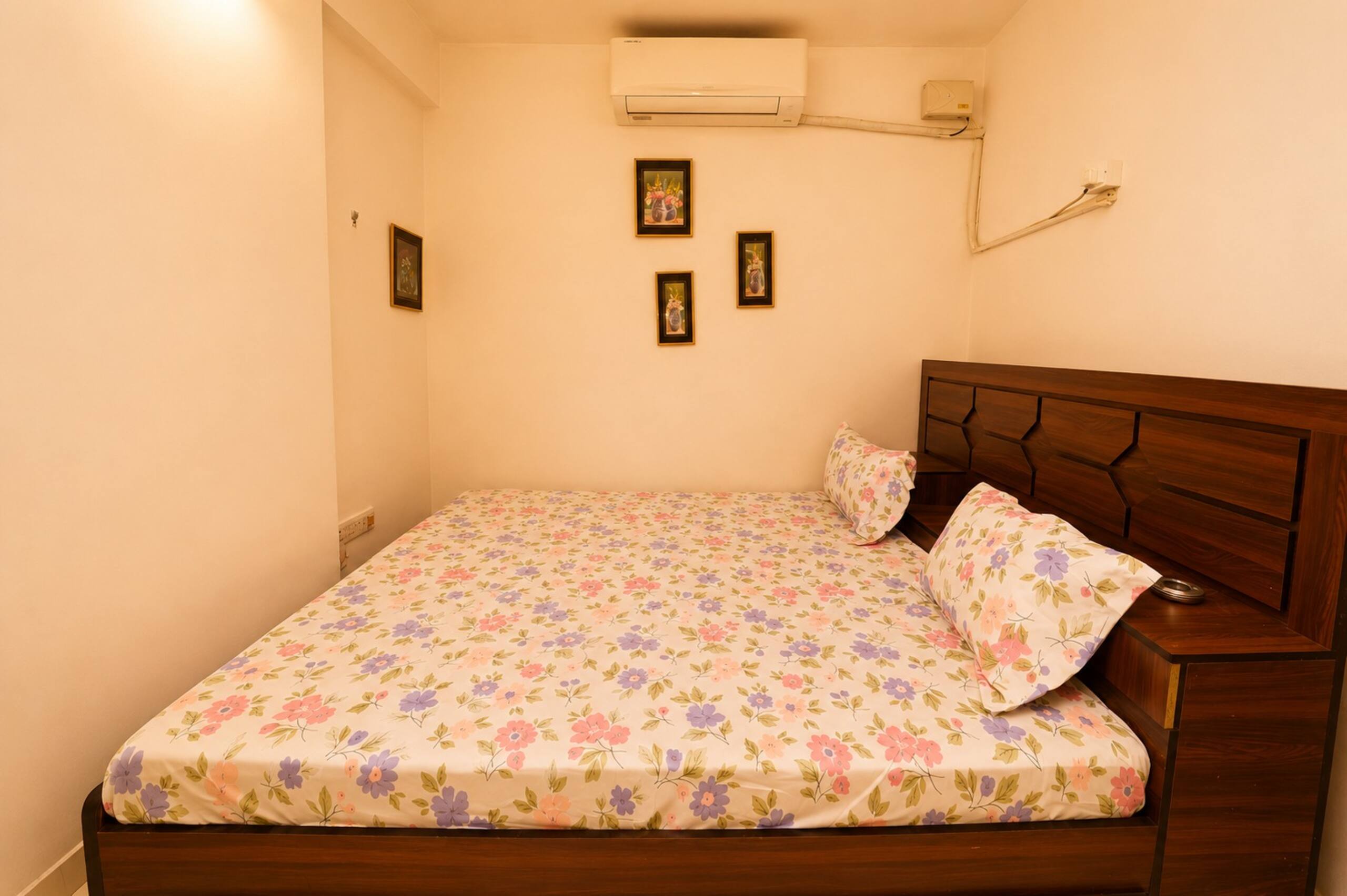 Spacious 2bhk flat! pool & close toTitos & beach 8