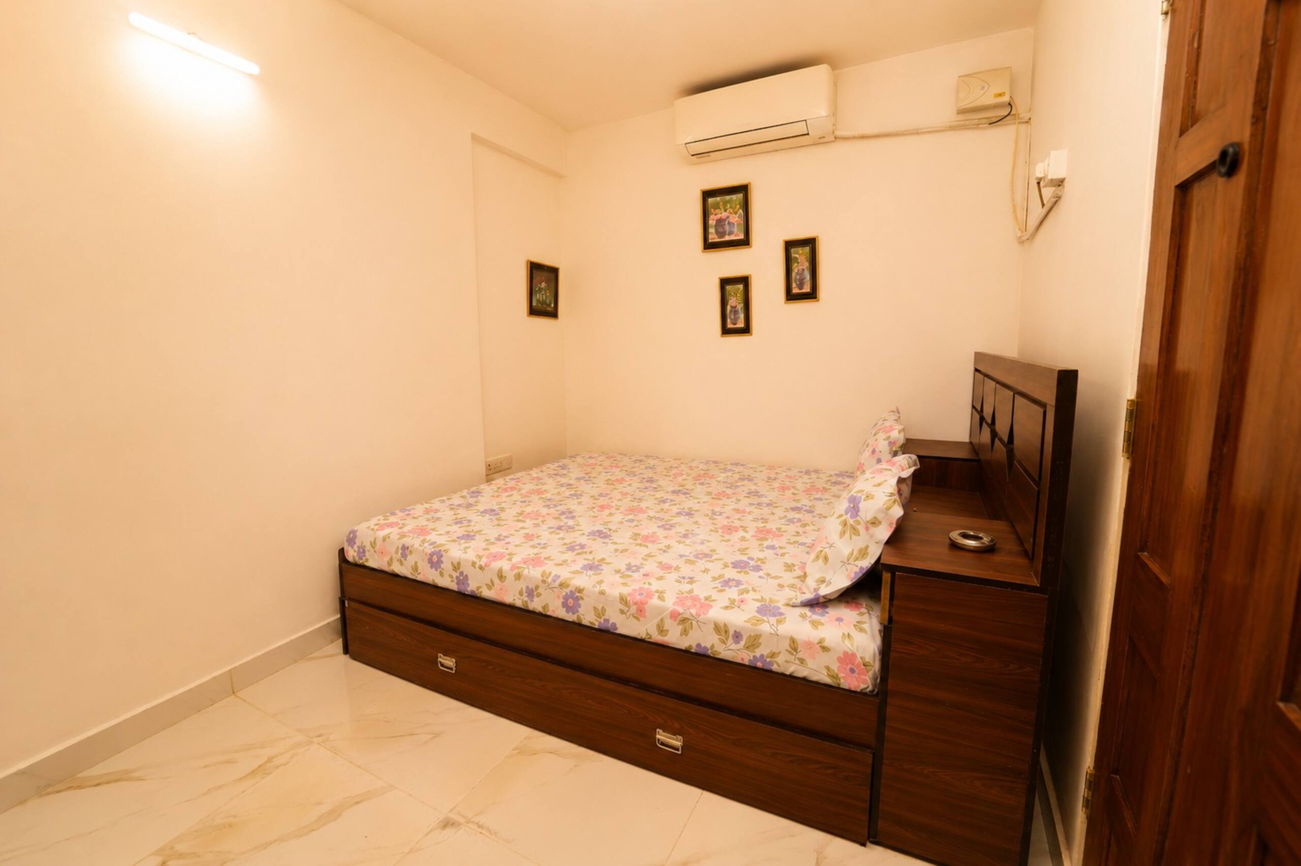Spacious 2bhk flat! pool & close toTitos & beach 6