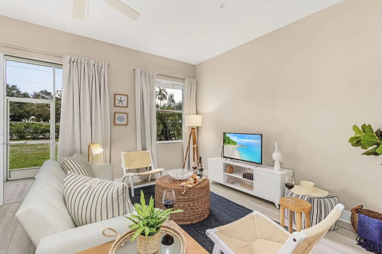 Modern Townhouse close to beaches