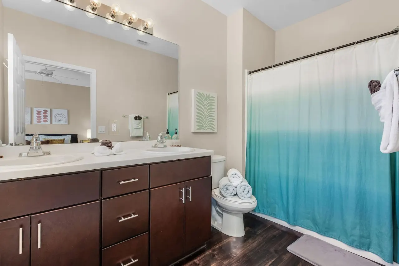 Modern Townhouse close to beaches 14