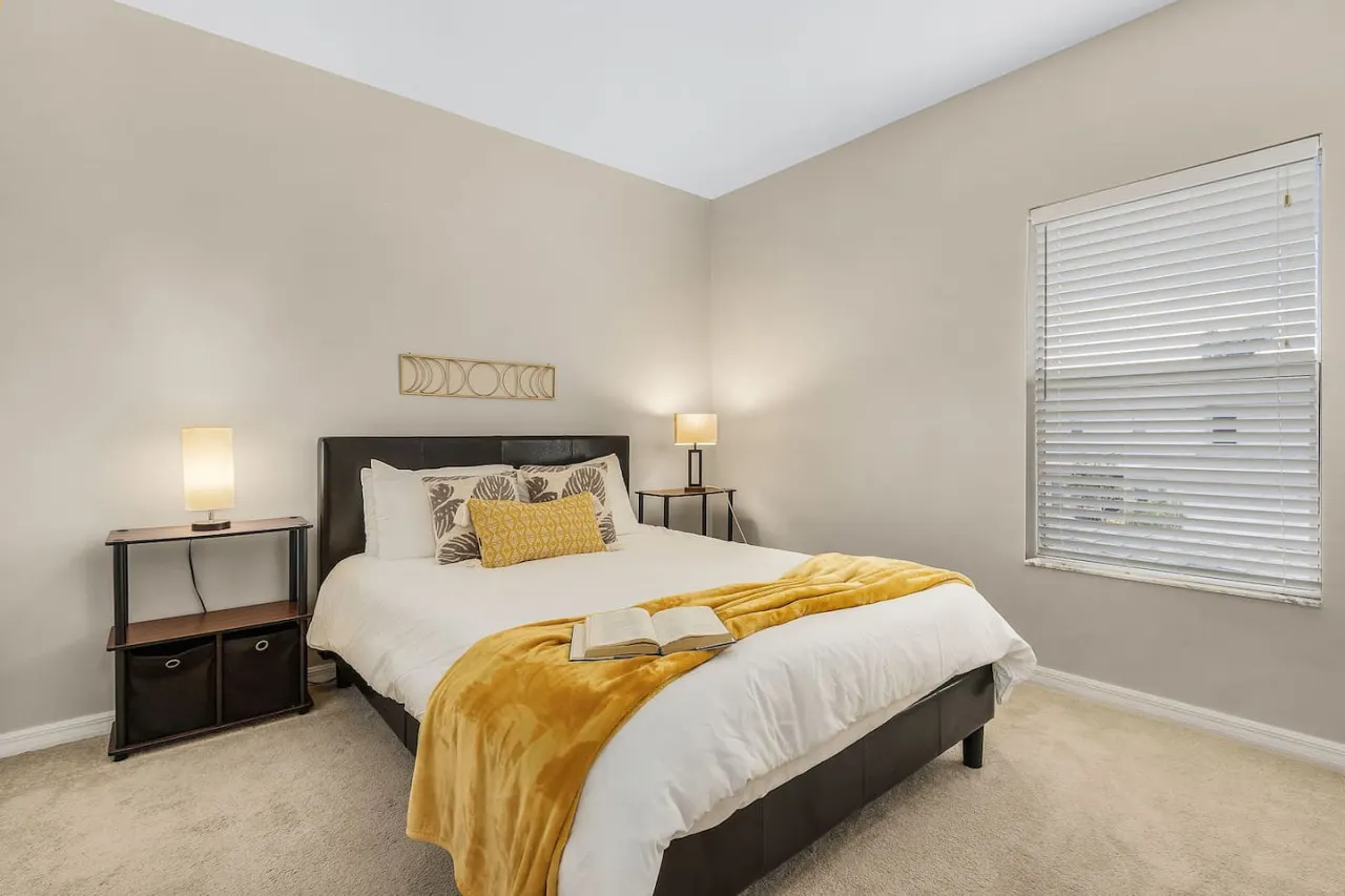Modern Townhouse close to beaches 15