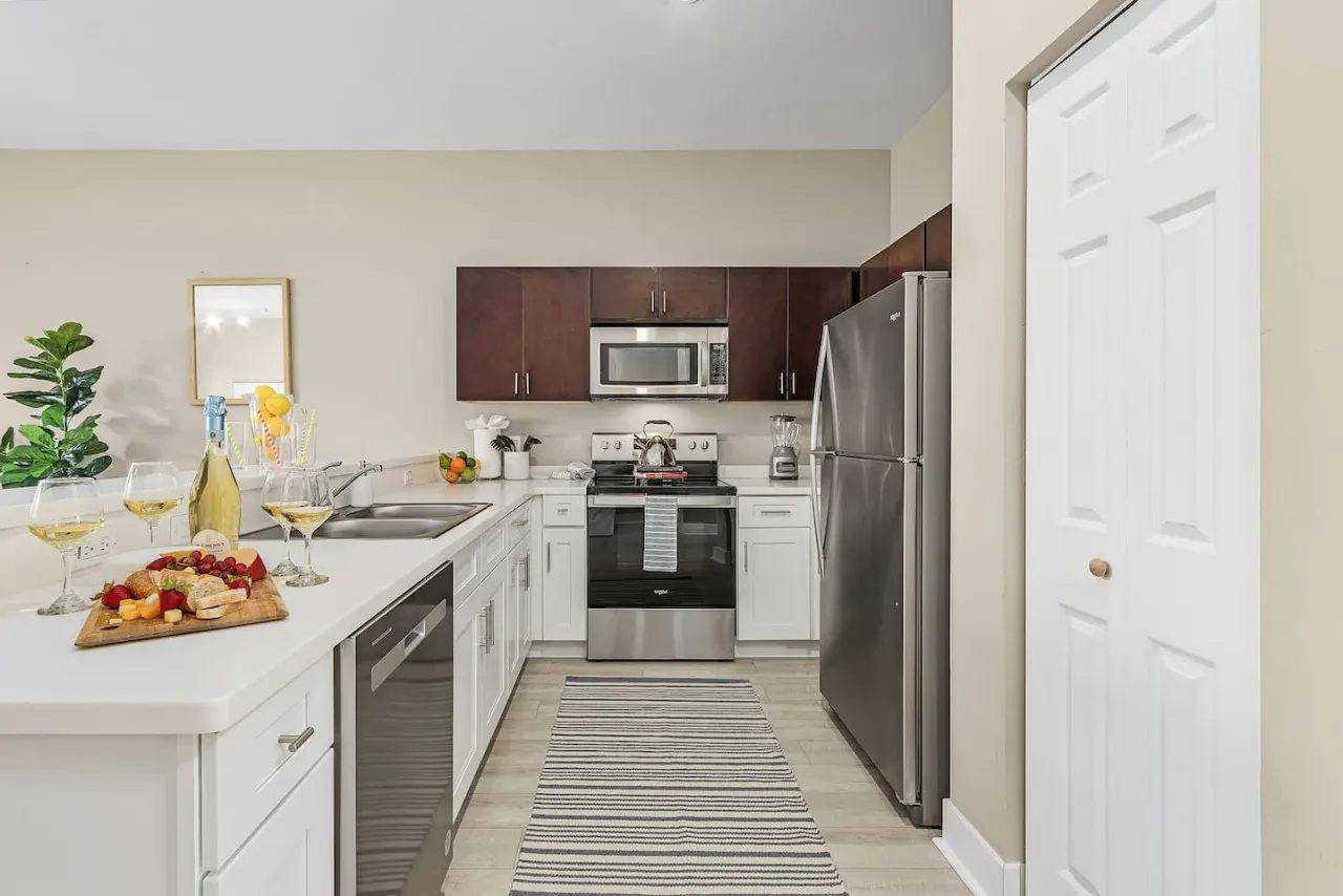 Modern Townhouse close to beaches 4